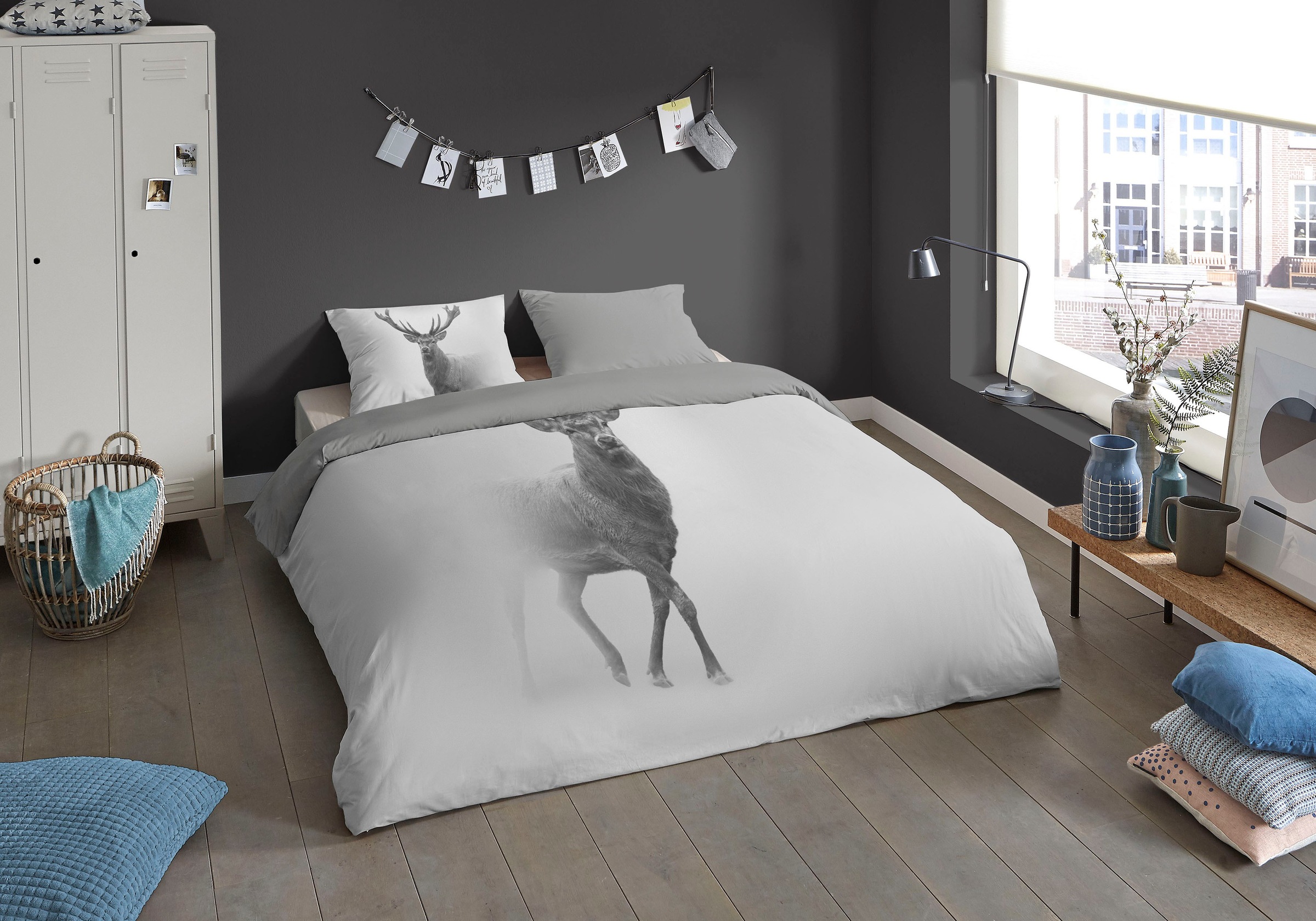 PURE luxury collection Wendebettwäsche »Grey deer«, Mikrofaser, 135x200, Pflegeleicht, Reißverschluss, Wendeoptik, Hirsch