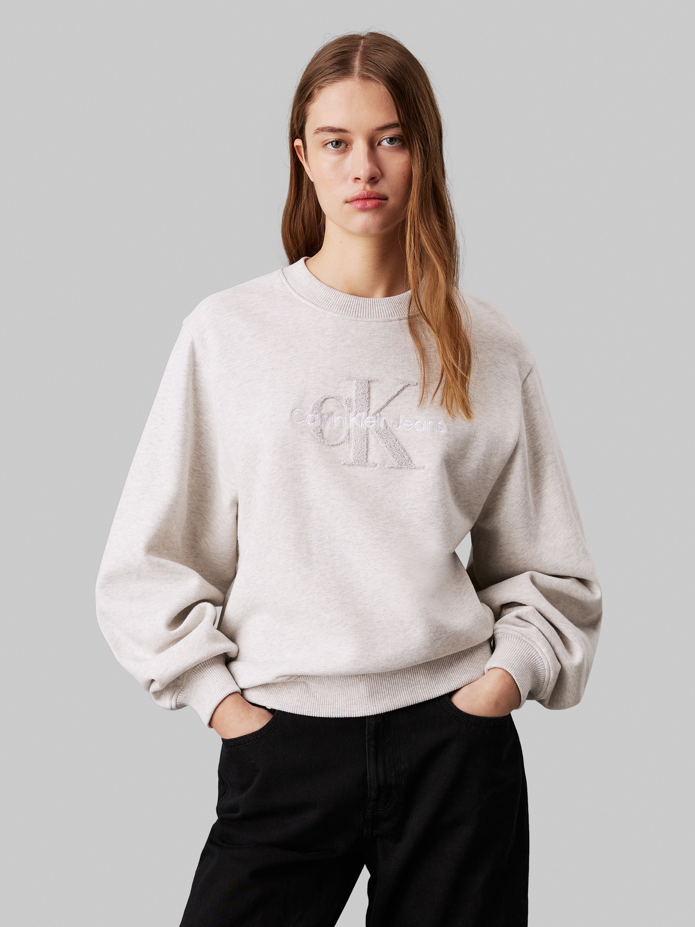 Calvin Klein Jeans Sweatshirt "CHENILLE MONOLOGO CREWNECK", mit Logosticker günstig online kaufen