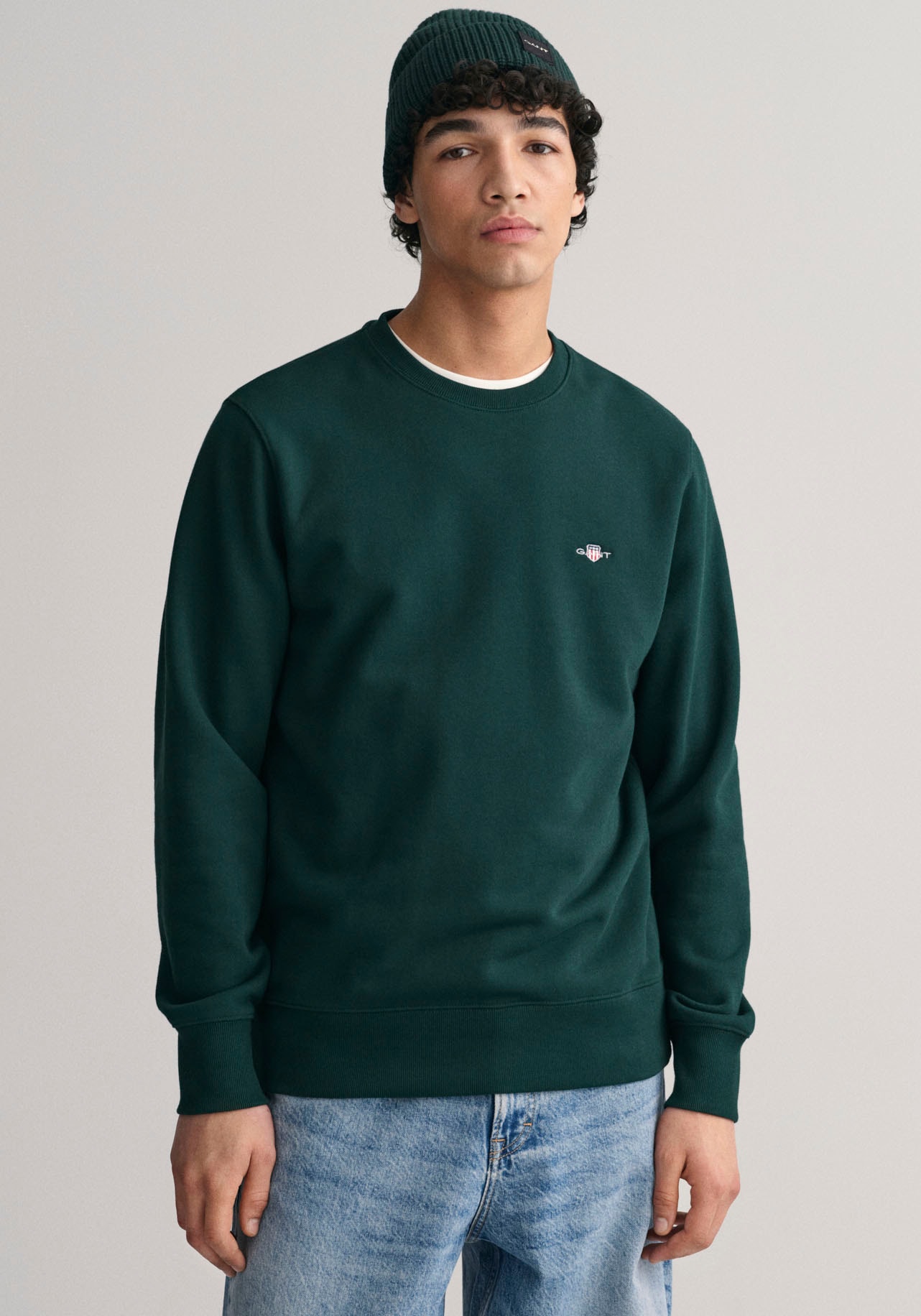 Gant Sweatshirt »REG SHIELD mit kaufen Brust Logostickerei der auf | C-NECK ▷ BAUR SWEAT«