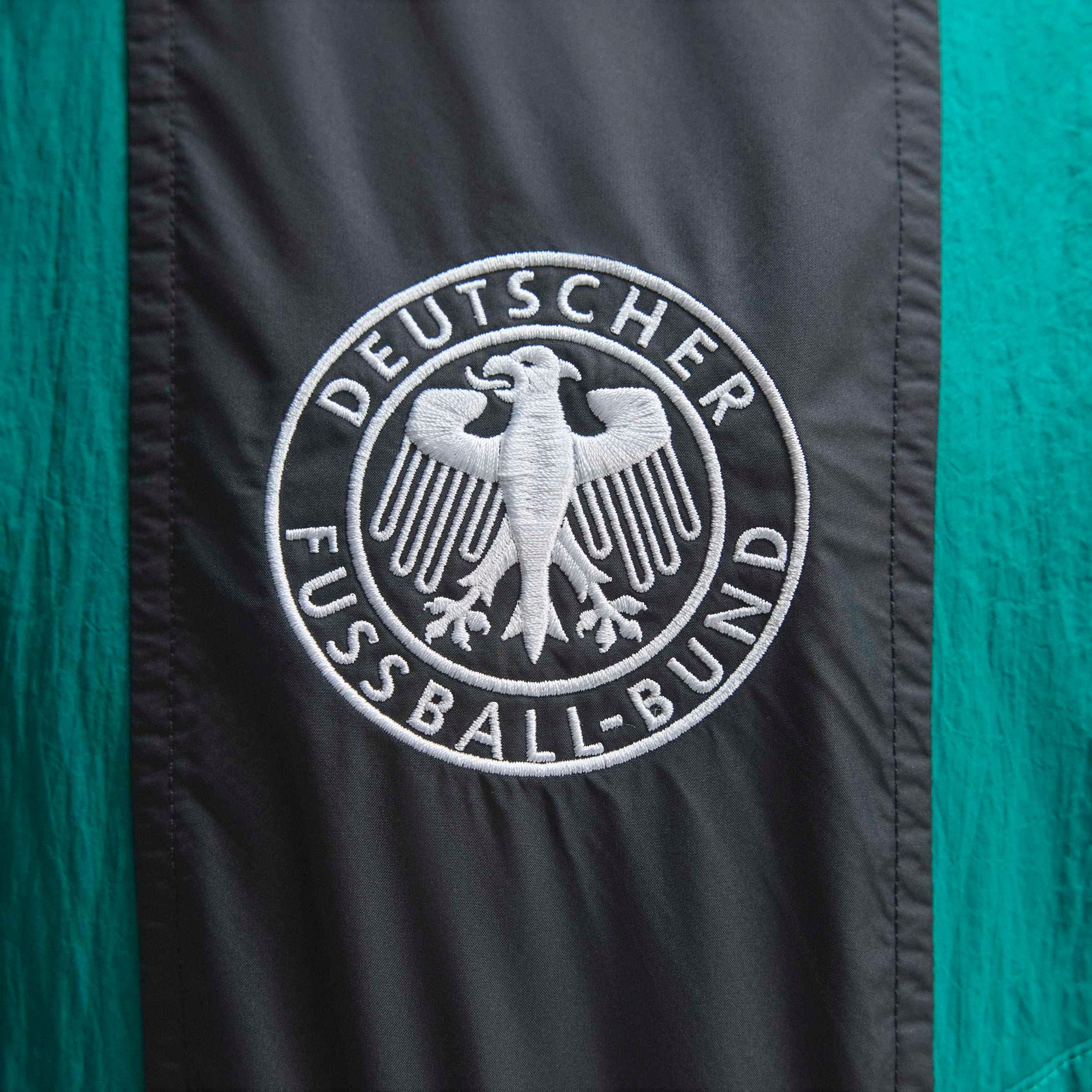 adidas Performance Trainingsjacke »DEUTSCHLAND EQT« mit hohem Kragen, lockere Passform, mit Reißverschluss