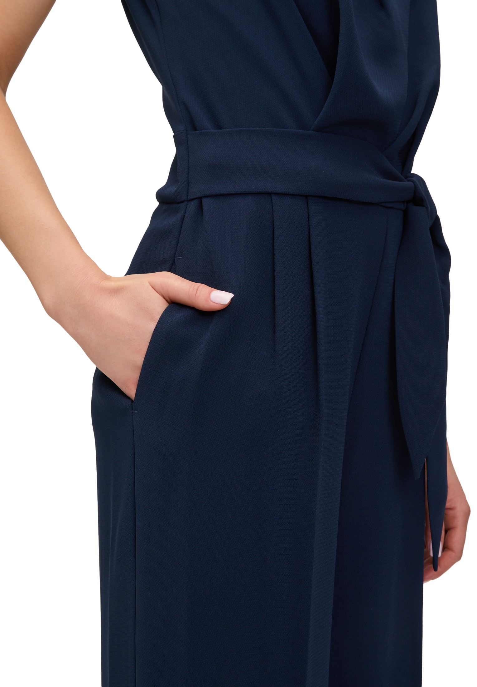 Betty&Co Overall »Betty & Co Jumpsuit ohne Arm«, (1 tlg.), Falten