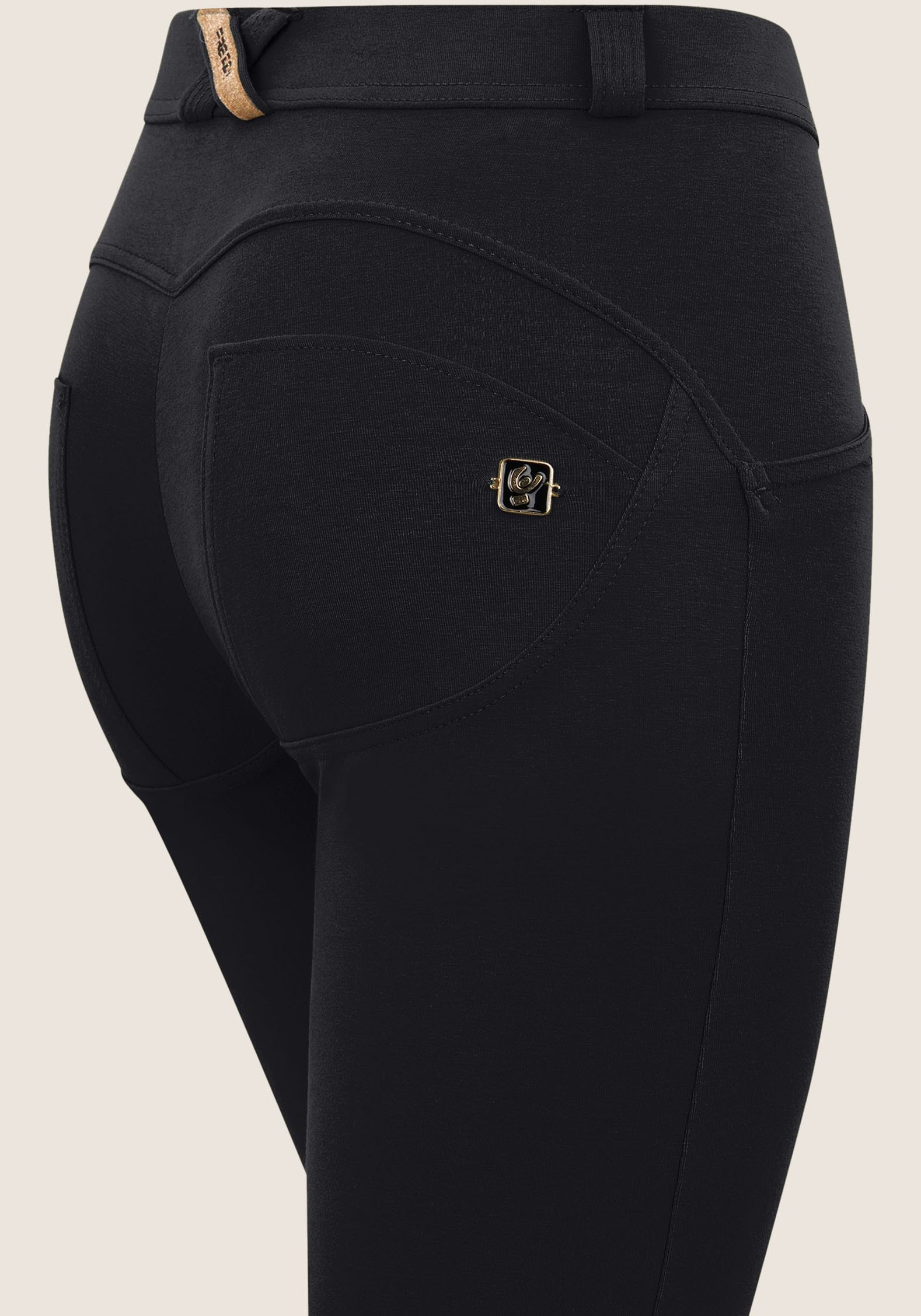 Freddy Leggings »WRUP MINI-FLARE REGULAR«, mit Lifting & Shaping Effekt