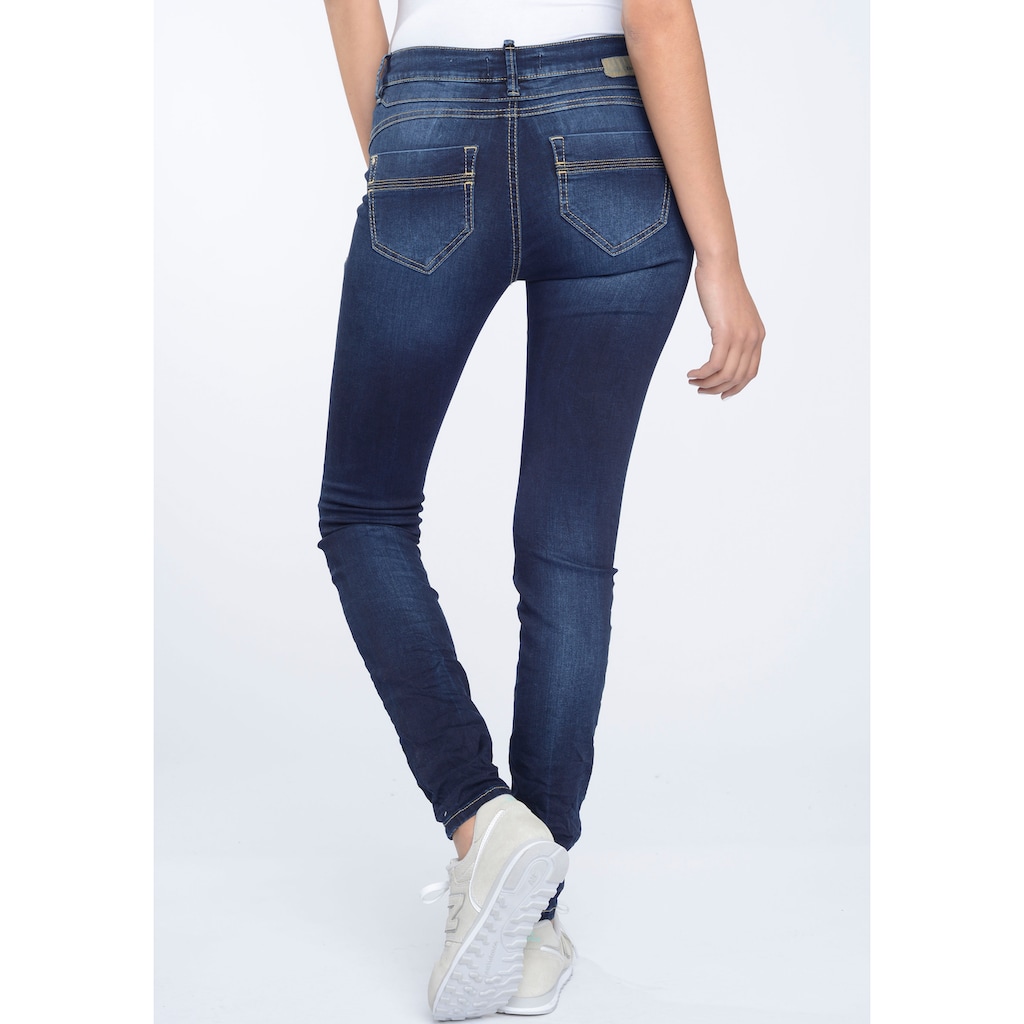 GANG Skinny-fit-Jeans »94Nele«, mit gekreuzten Gürtelschlaufen links vorne