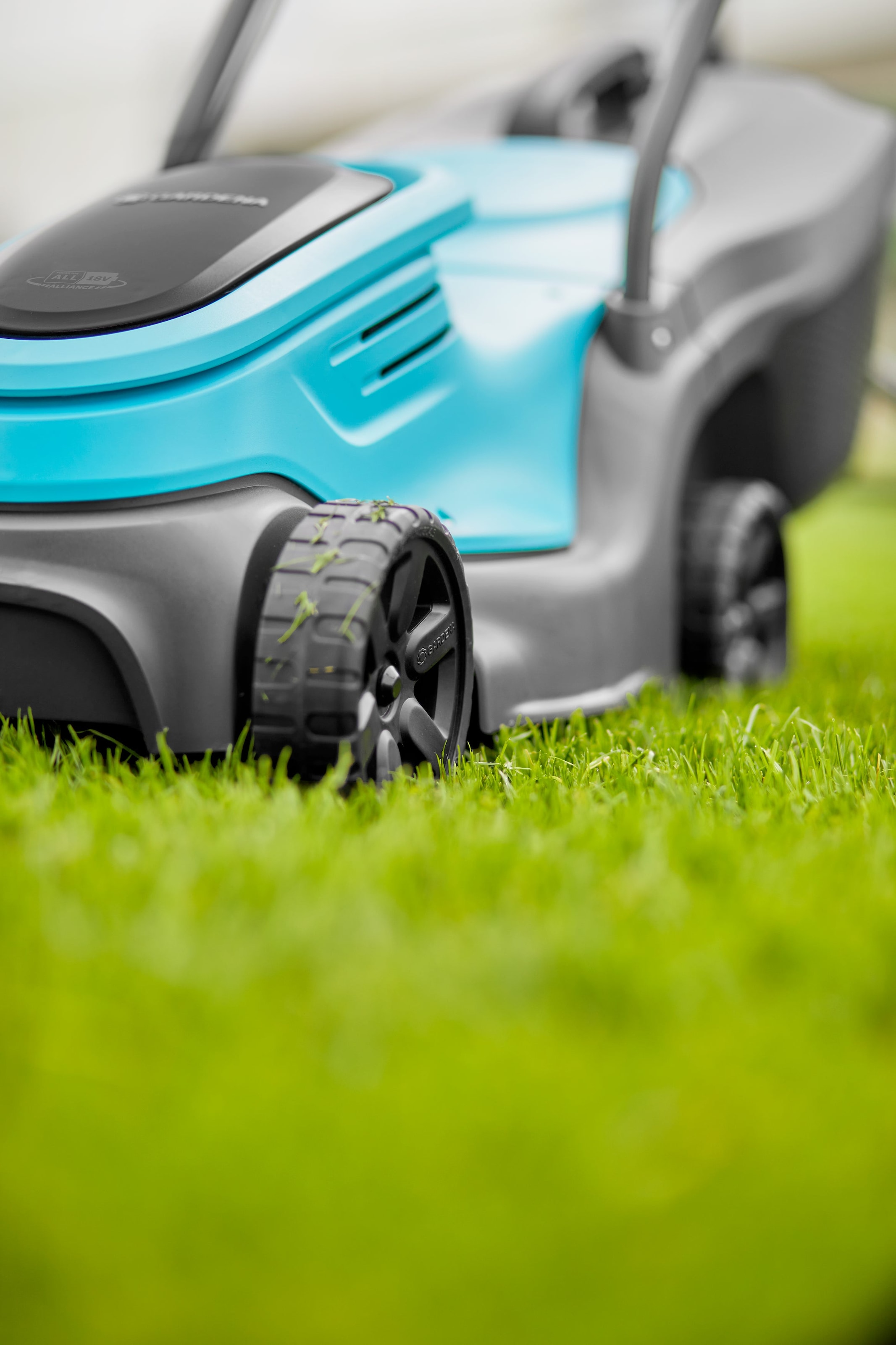GARDENA Akkurasenmäher »PowerMax 30/18V P4A Ready-To-Use Set«, Ready-To-Use Set inkl. Akku und Ladegerät