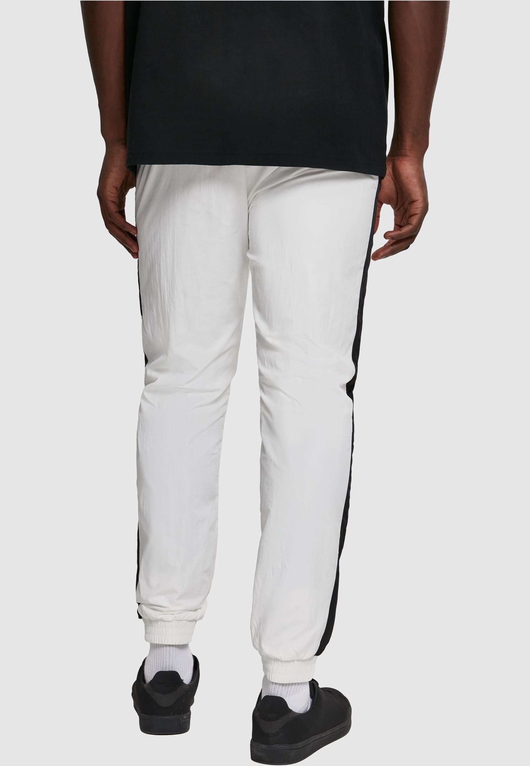 URBAN CLASSICS Stoffhose »Urban Classics Herren Side Striped Crinkle Track Pants«, (1 tlg.)