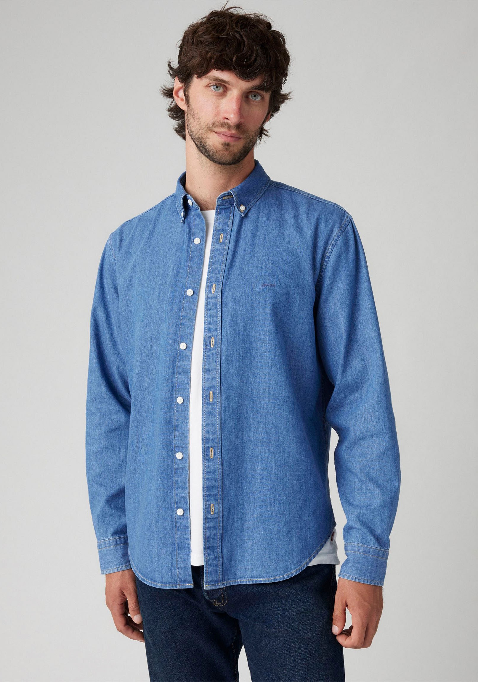 Levi's® Langarmhemd »AUTHENTIC BUTTON DOWN«, mit Ton-in-Ton Logostickerei auf der Brust
