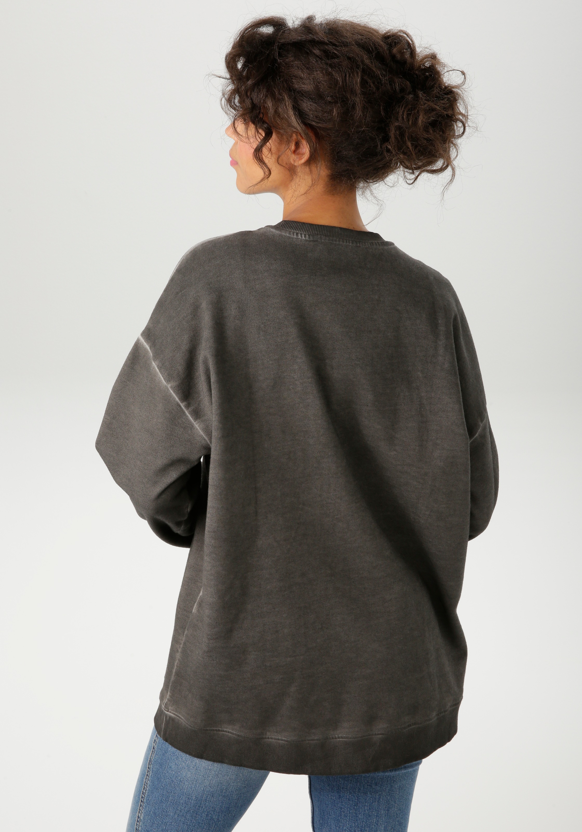 Aniston CASUAL Sweatshirt, mit knackigen Kirschen und Schriftzügen bedruckt günstig online kaufen