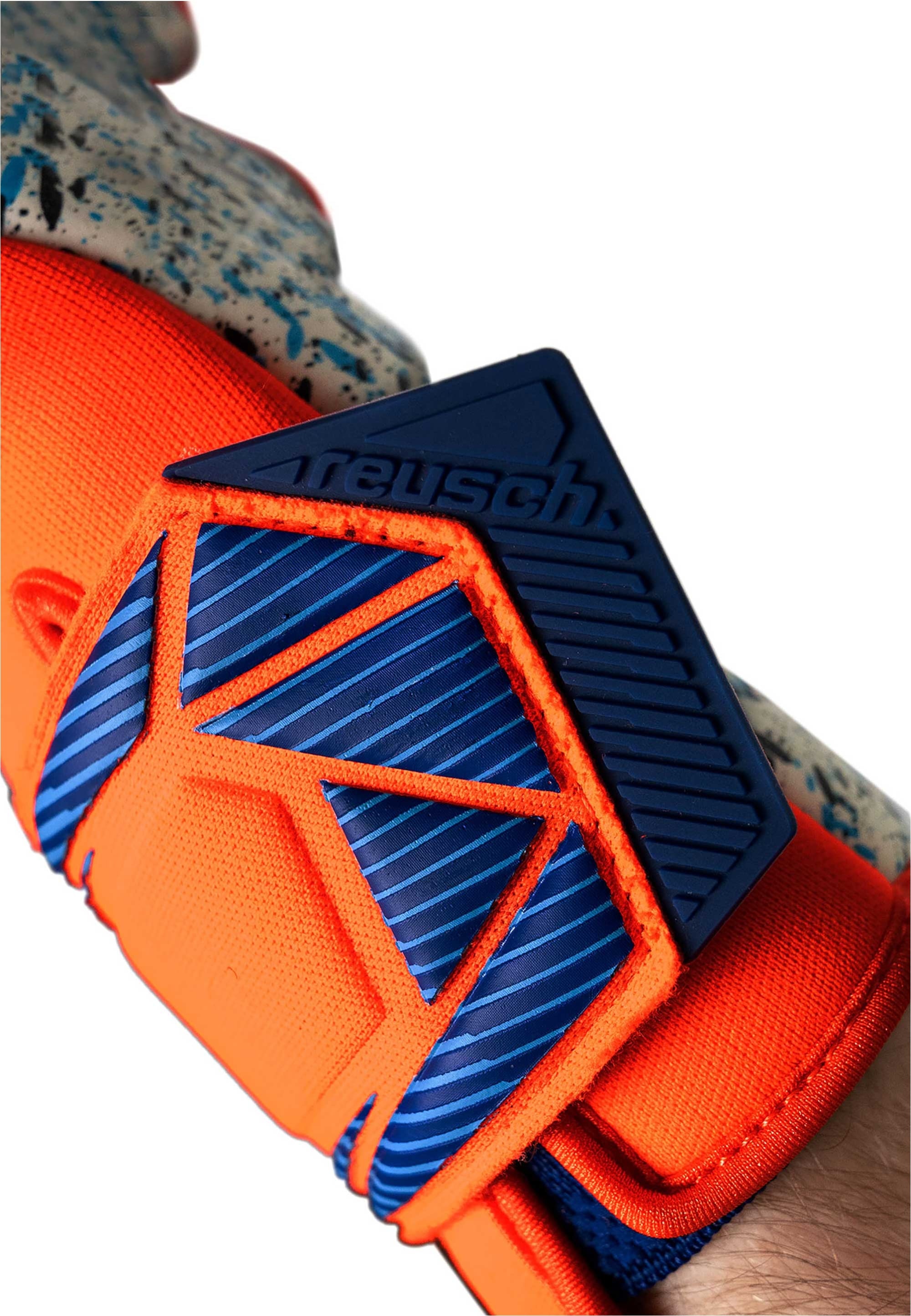 Reusch Torwarthandschuhe »Attrakt Freegel Fusion« mit unübertroffenem Grip