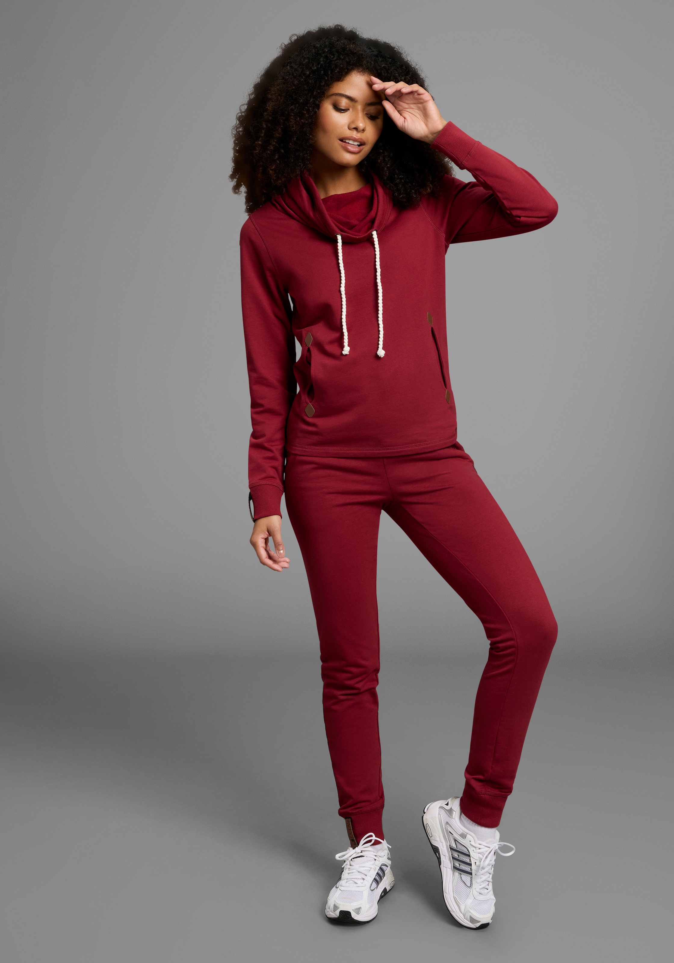 Ocean Sportswear Jogginganzug »Essentials Joggingsuit«, (Set, 2 tlg.), mit Lederimitat-Details