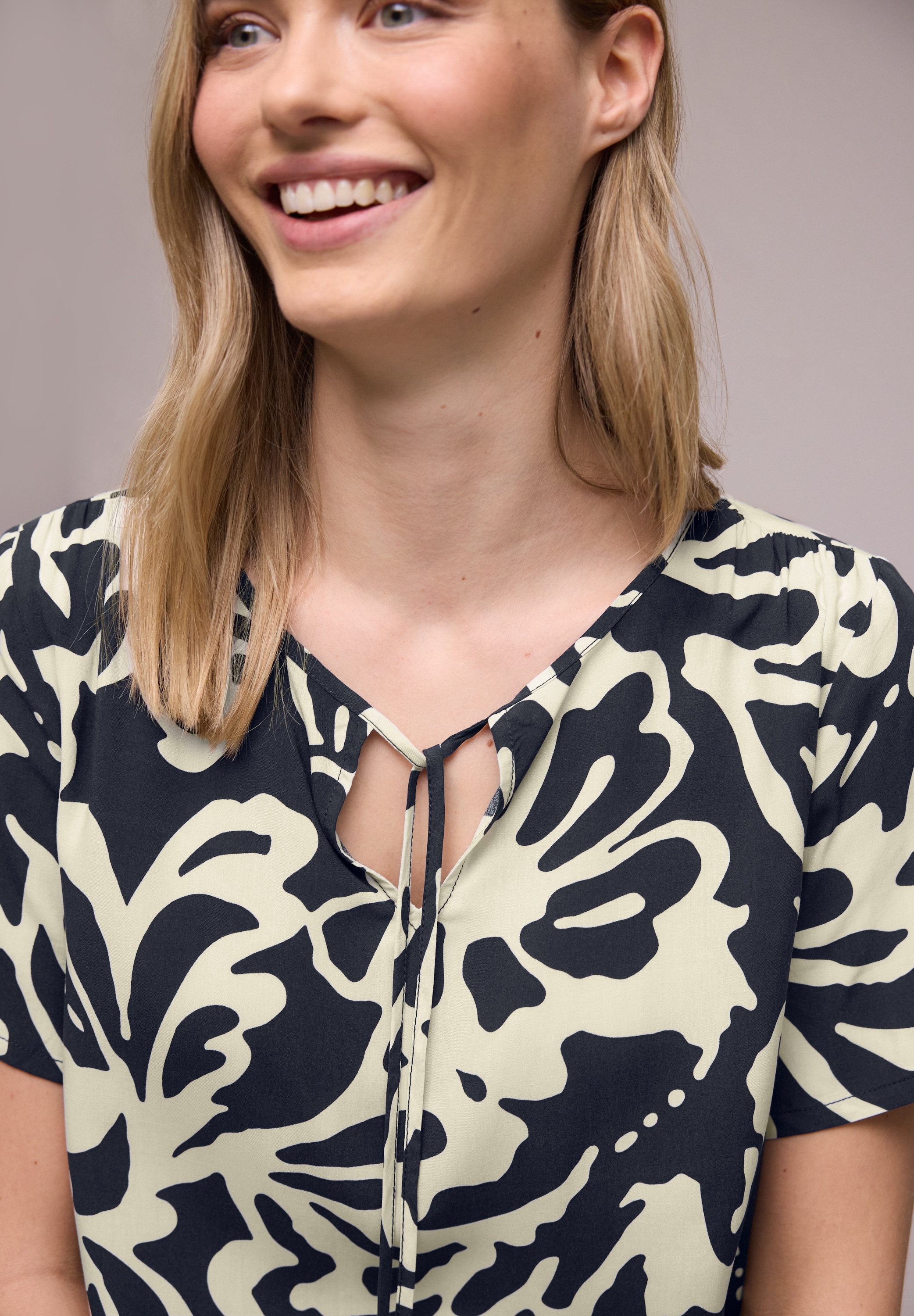 STREET ONE Kurzarmbluse mit floralem Muster