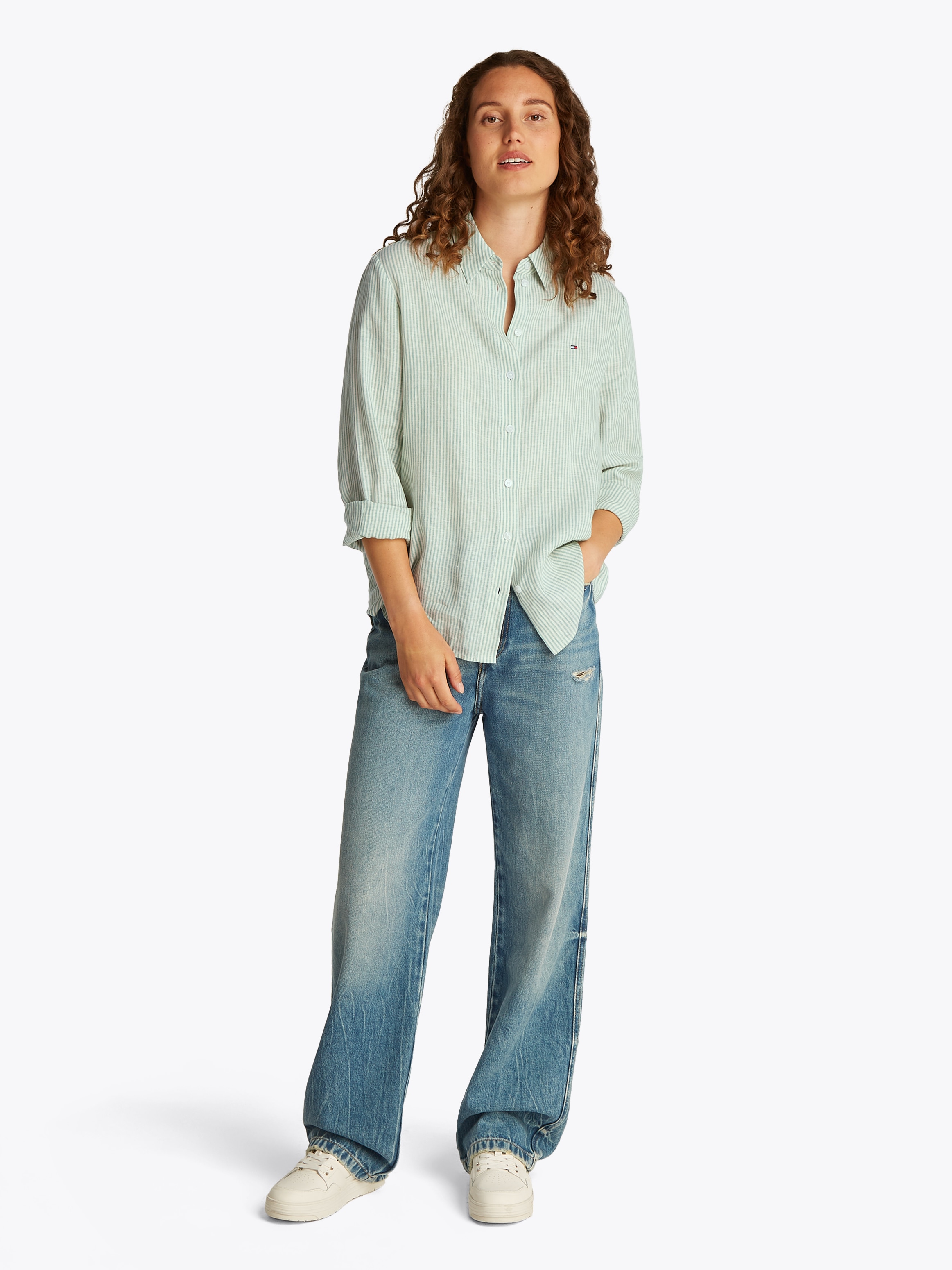 Tommy Hilfiger Hemdbluse »ESS LINEN RELAXED SHIRT«, mit Logostickerei,kühlendes Premium Leinen