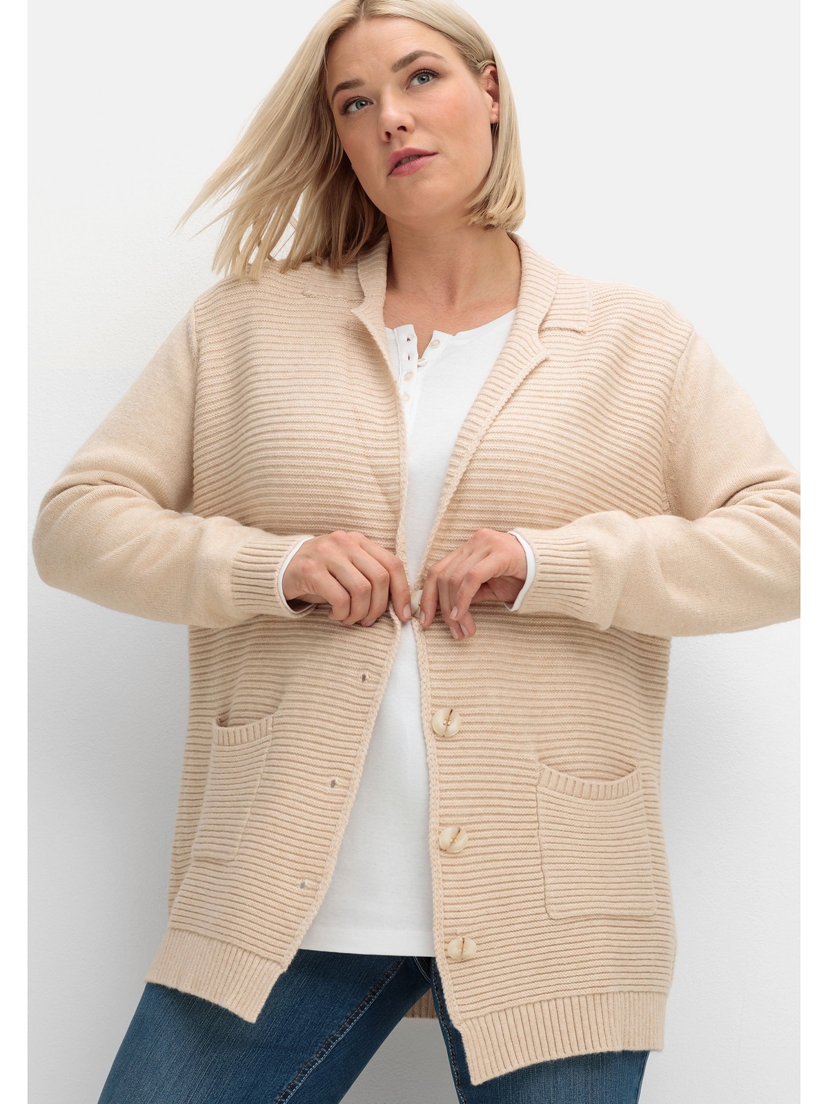 Sheego Strickjacke »Große Größen«, mit Reverskragen und Rippmuster vorn