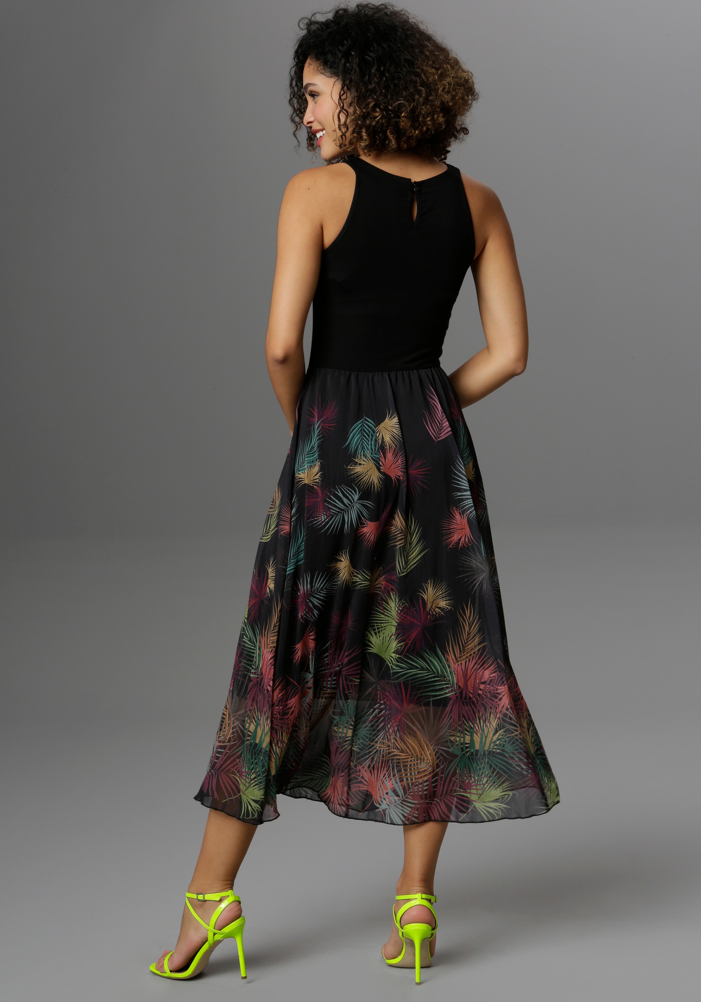 Aniston SELECTED Sommerkleid, mit buntem bestellen Blätterdruck BAUR 