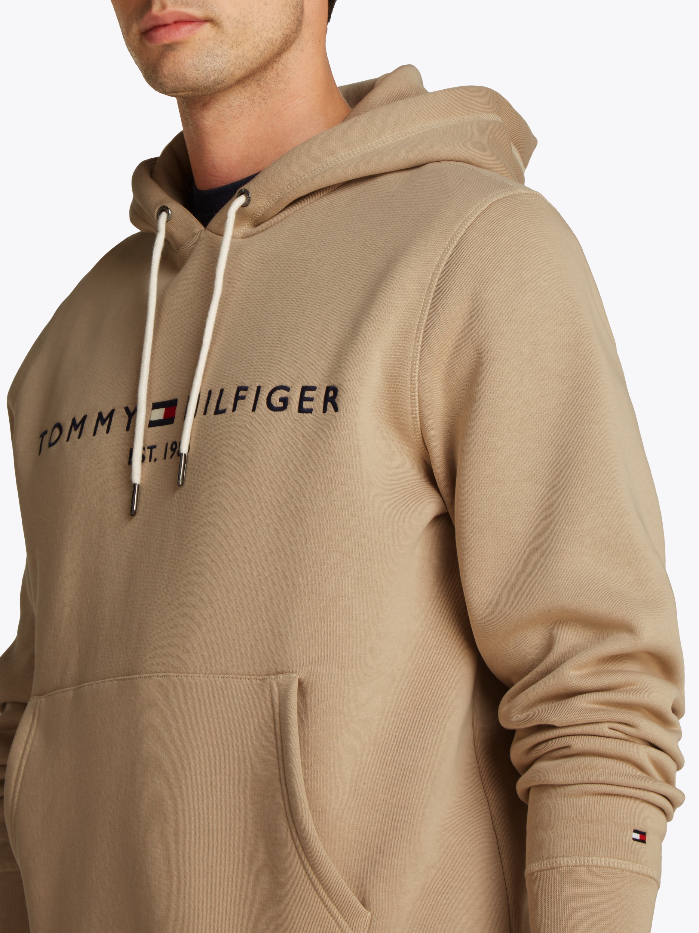 Tommy Hilfiger Kapuzensweatshirt »TOMMY LOGO HOODY«, mit Kapuze und Kängurutasche