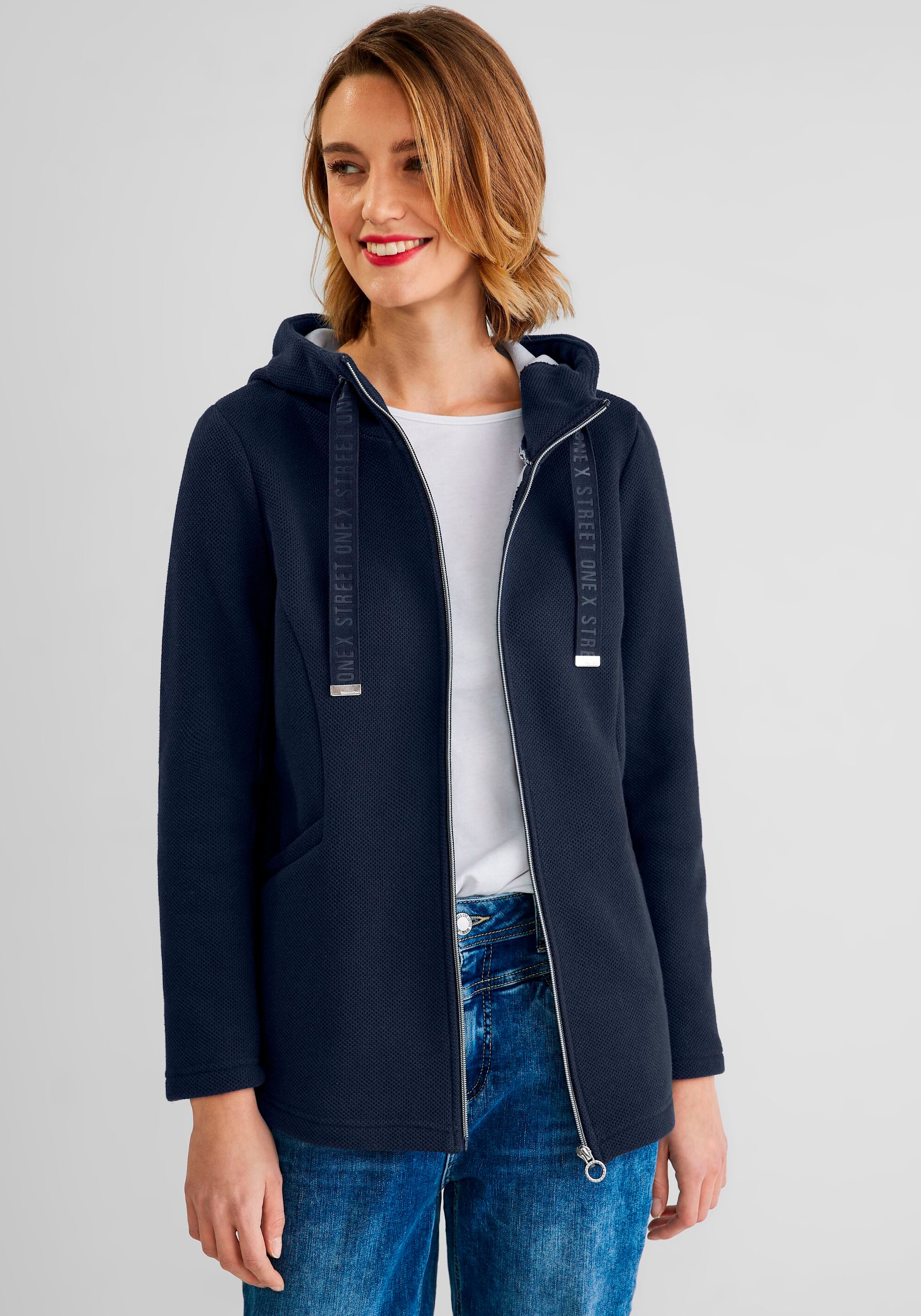 STREET ONE Kurzjacke, mit Kapuze, mit beschriftetem Tunnelzugband kaufen