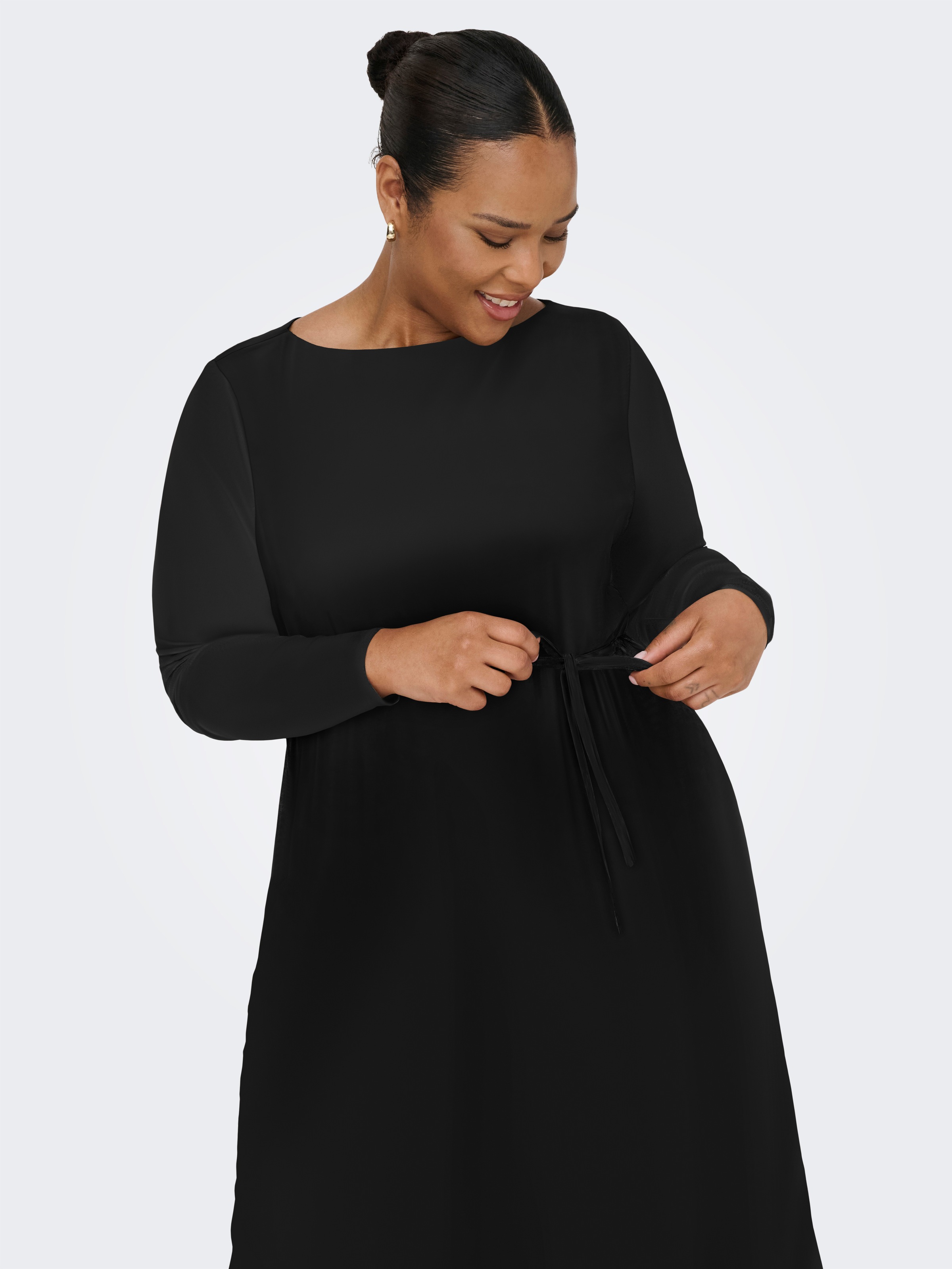 Thumbnail - ONLY CARMAKOMA Chiffonkleid "CARFOREST LIFE LS BOATNECK BLK DRESS JRS" Sommerkleid
