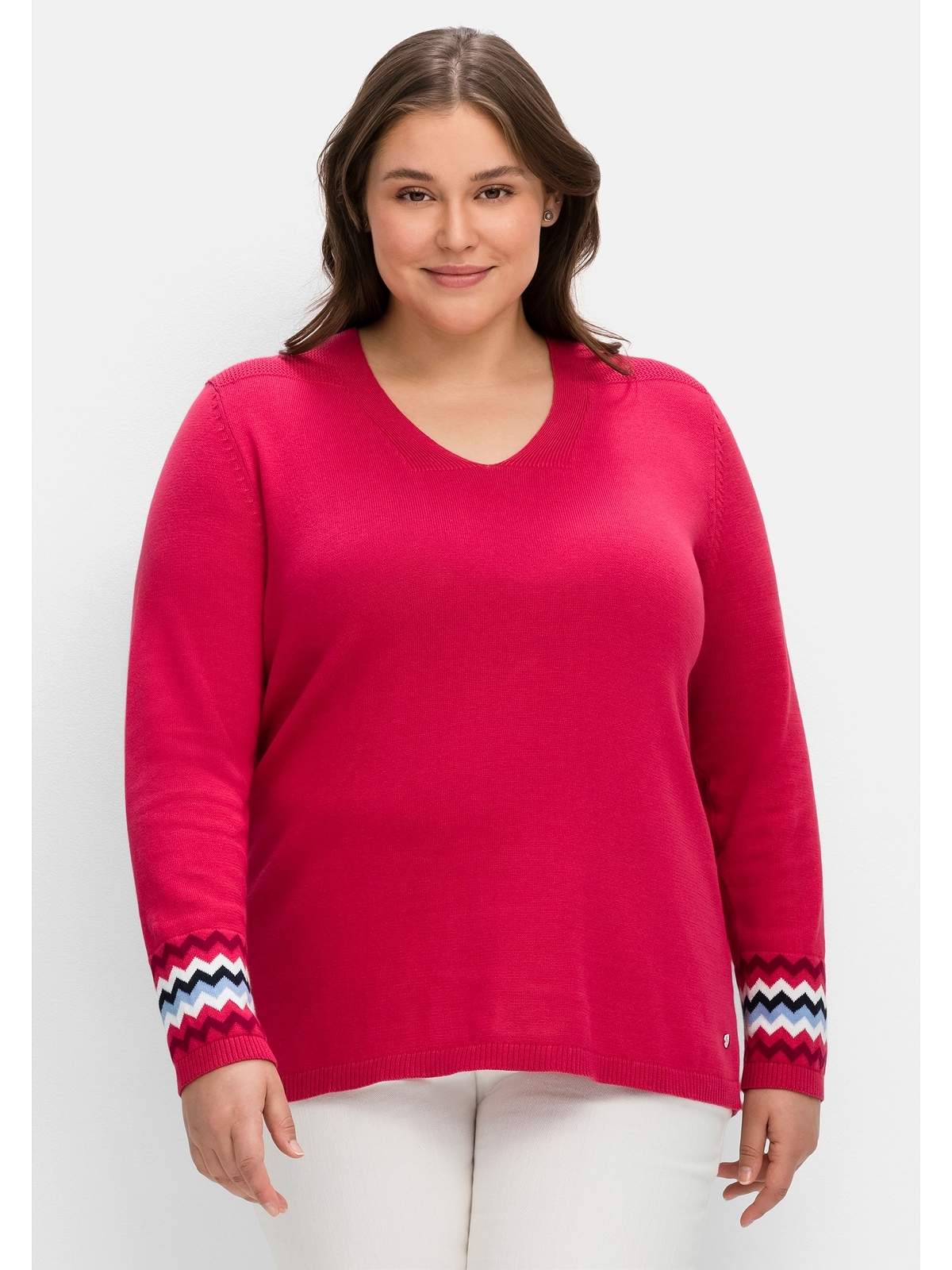 V-Ausschnitt-Pullover »Große Größen«, mit Kontrastmuster am Ärmelsaum