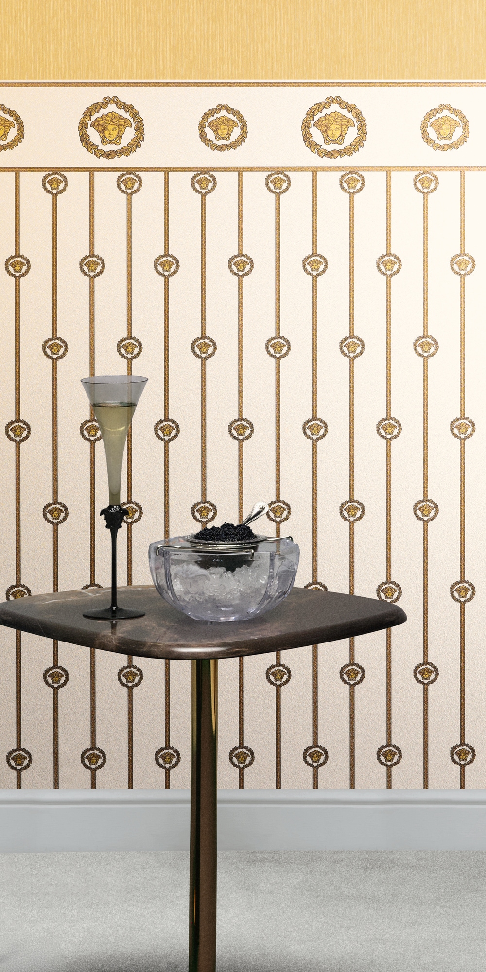 Versace Vliestapete "Versace 6 I Love Baroque –" 3D-Optik Barock Motiv geprägt Edle Bordüre mit ikonischem Medaillonmotiv & glänzender Struktur