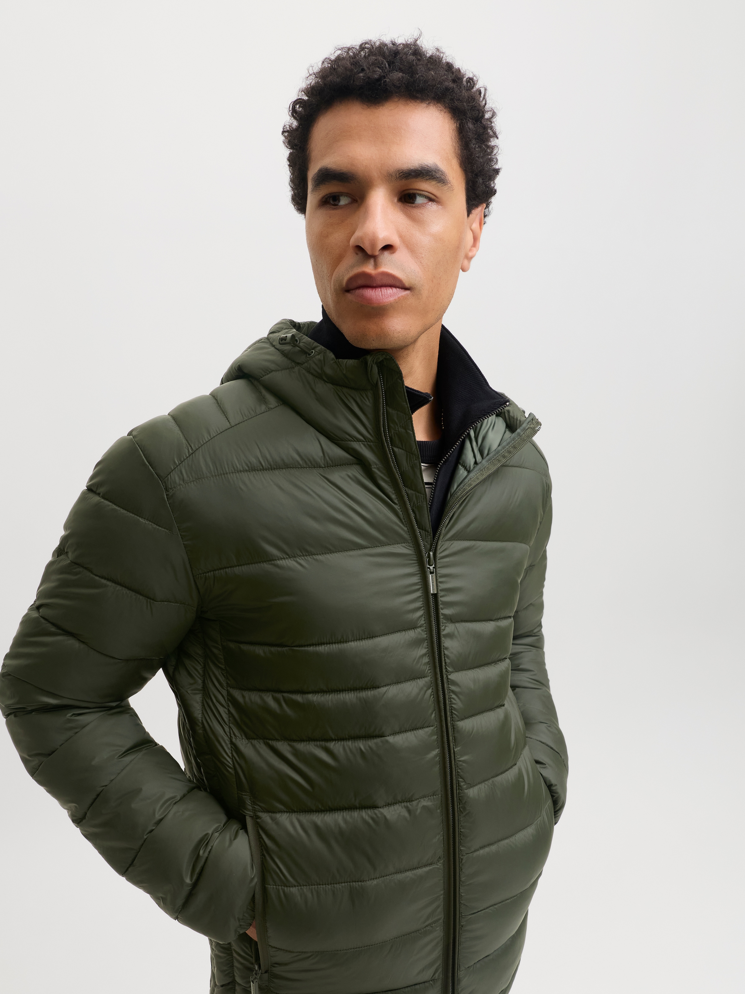 Jack & Jones Steppjacke »JJEKINGSLEY LIGHT PUFFER HOOD NOOS« mit Kapuze Kunstfaser, mit Kapuze