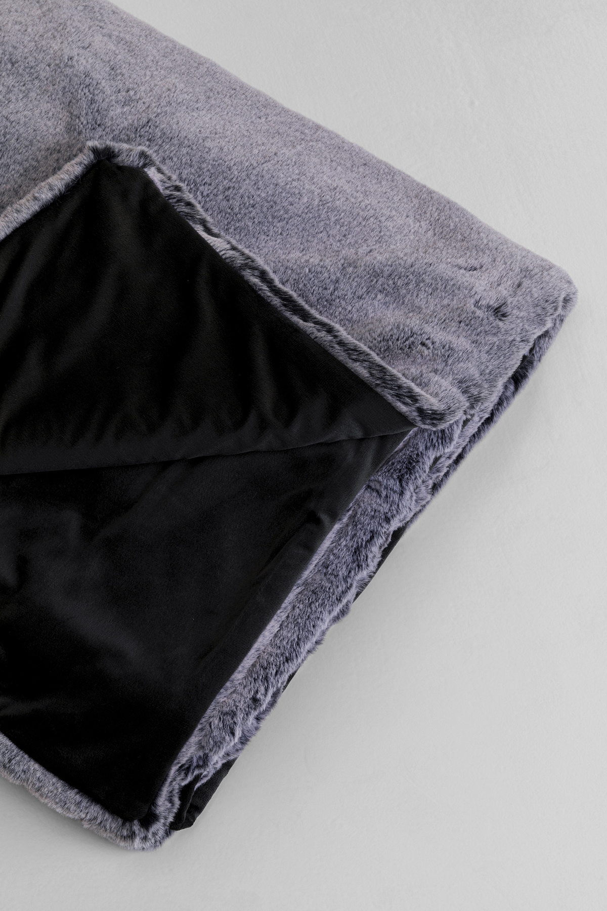 Kare Design Tagesdecke »Wohndecke Mika, Kunstfelldecke, 150x200 cm« flauschig und warm