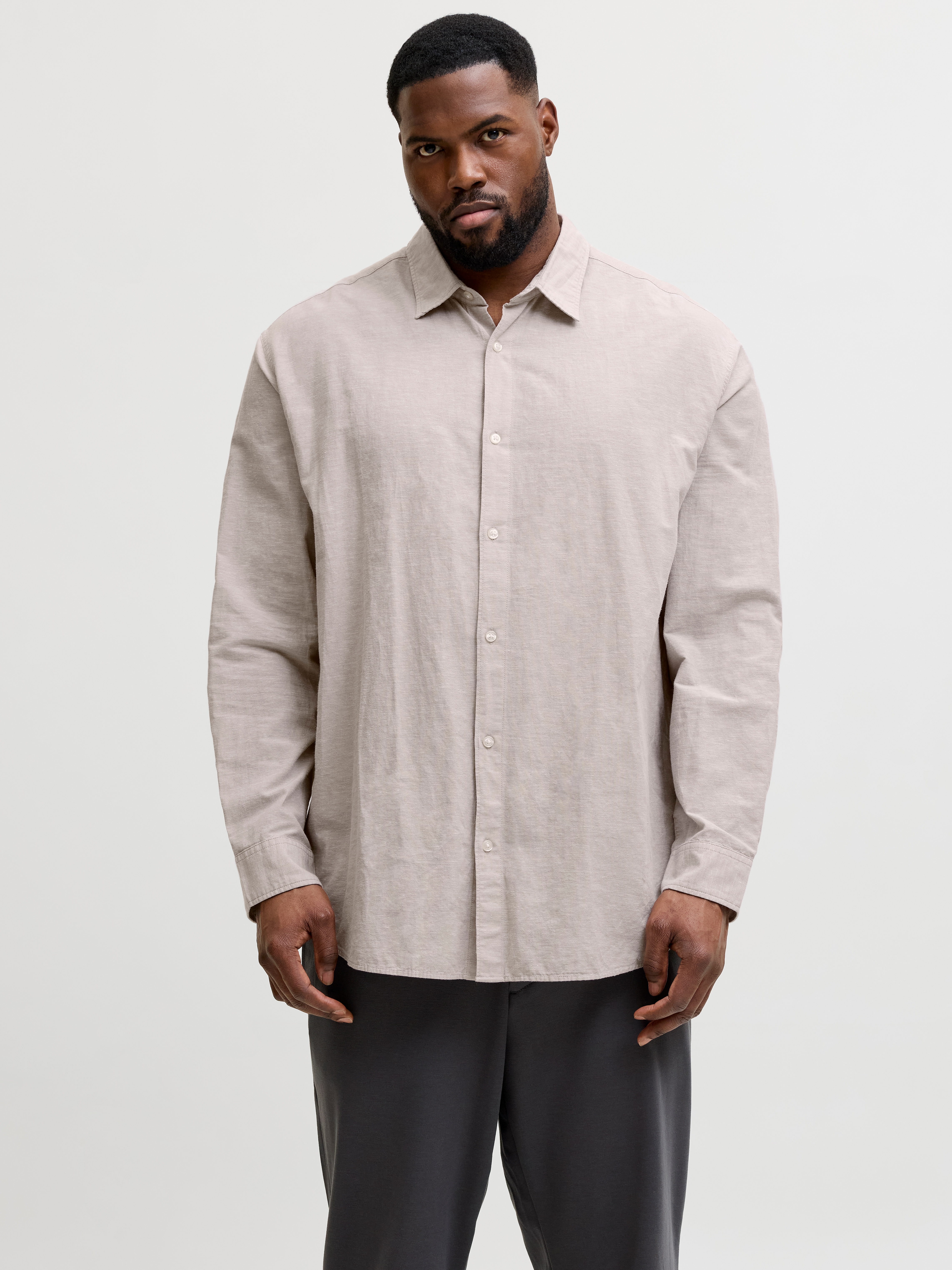 Jack & Jones PlusSize "JJEBREEZE LINEN BLEND SHIRT L/S SN PLS" mit auffälliger Knopfleiste