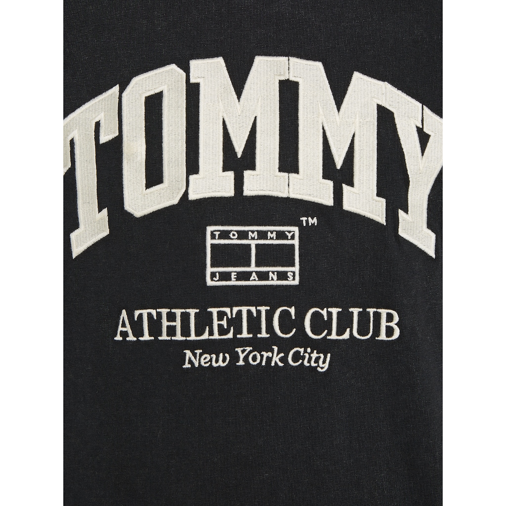 Tommy Jeans T-Shirt »TJM REG ATHLETIC CLUB TEE«, Logo im College-Stil auf der Brust