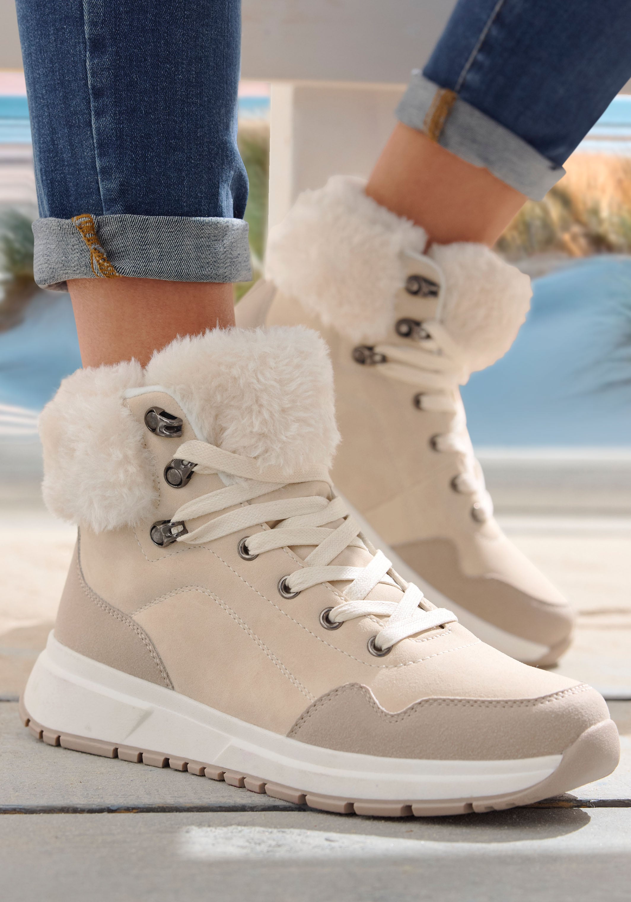 LASCANA Winterstiefelette »High Top Sneaker, Schnürschuh, Boots, Stiefelette«, aus wasserabweisendem Material mit Warmfutter VEGAN