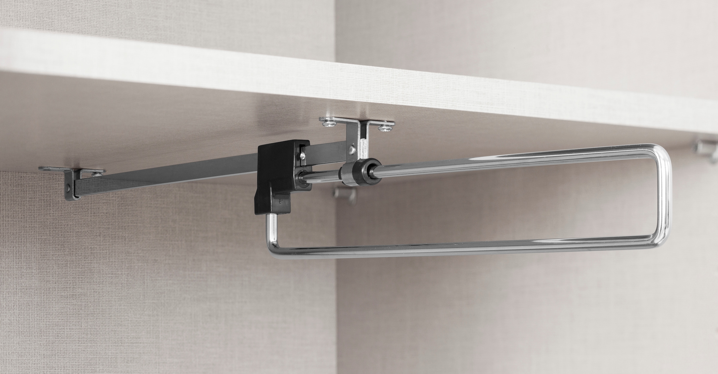 rauch Garderobenschrank »Garderobe Drehtürenschrank Kleiderschrank Schrank Schuhschrank MINOSA«, Breite 91 cm, ausziehbare Kleiderstange 6 Schuhablagen MADE IN GERMANY