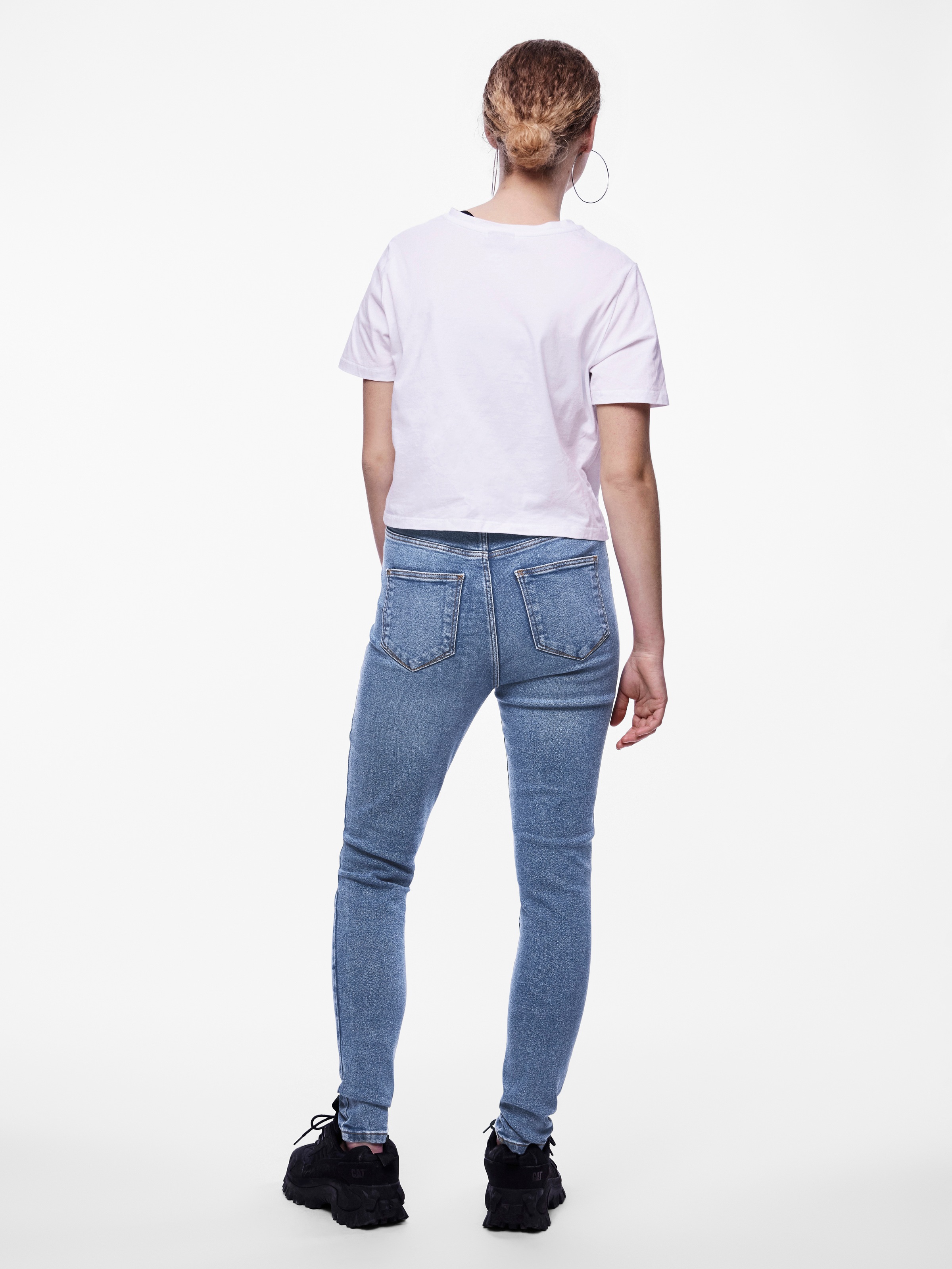 pieces Skinny-fit-Jeans »PCDANA HW DEST SKINNY JNS MB402 NOOS BC«, mit Destroyed Effekt