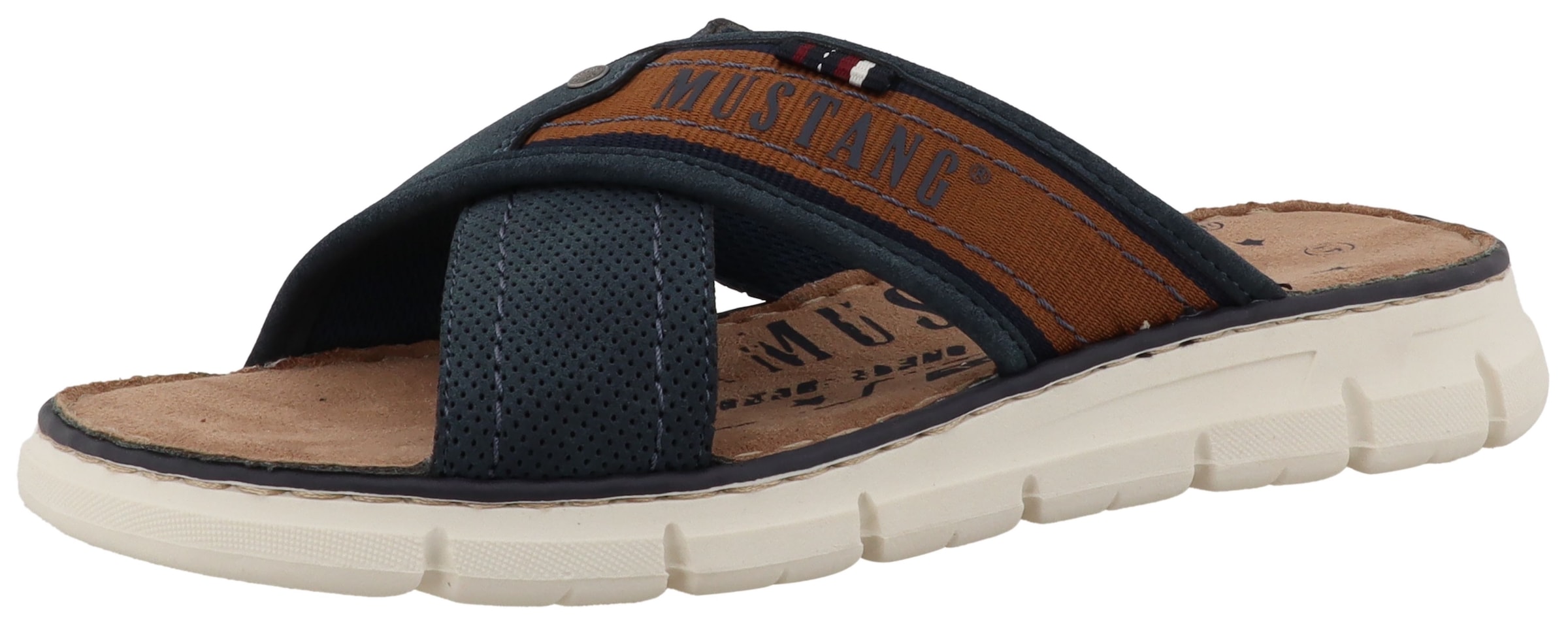 Mustang Shoes Pantolette "Emiliano" Sommerschuh, Schlupfschuh mit Logoschriftzug