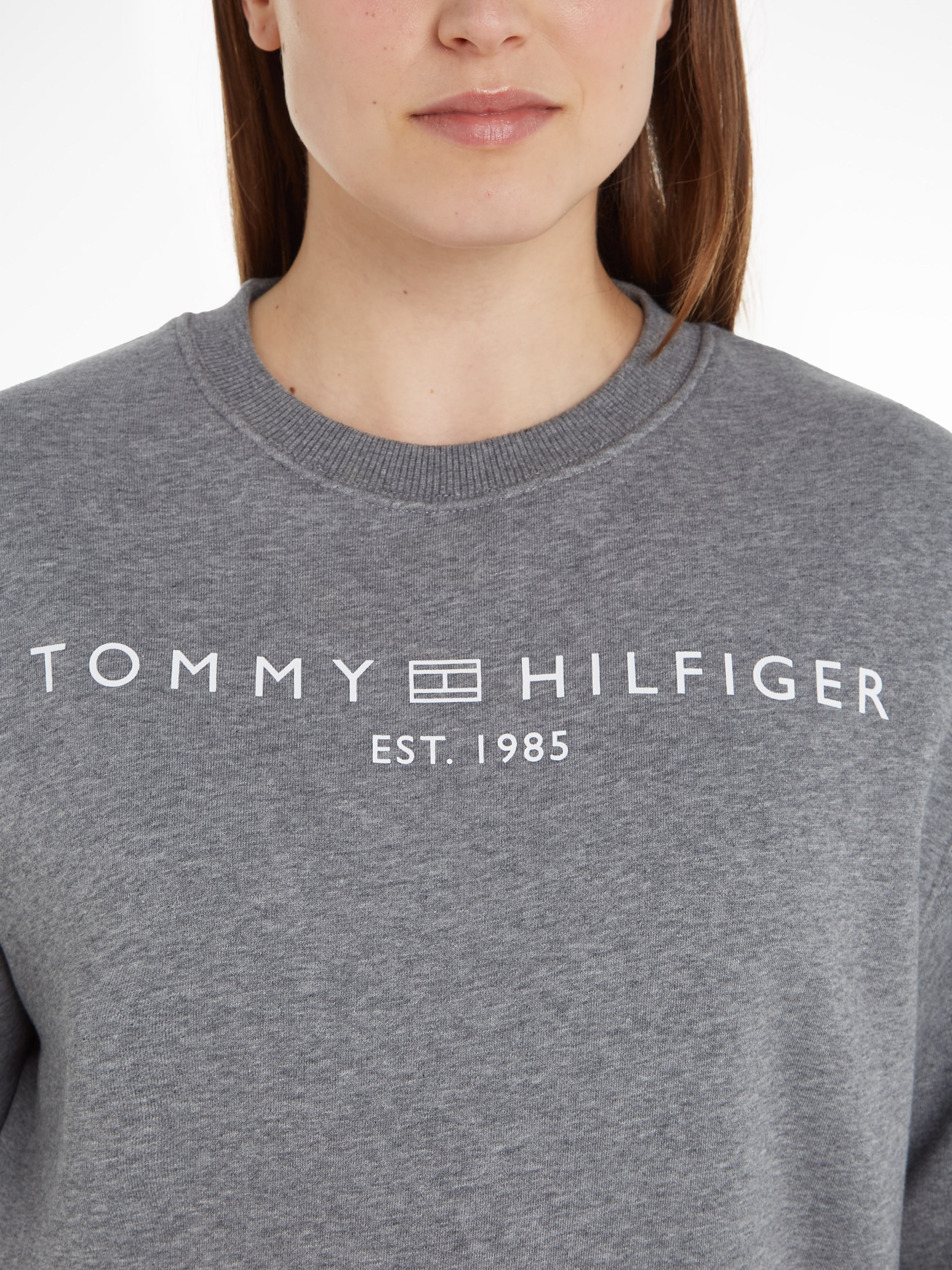 Tommy Hilfiger Sweatshirt »MDRN REG CORP LOGO C-NK SWTSHRT«, mit Logoschriftzug