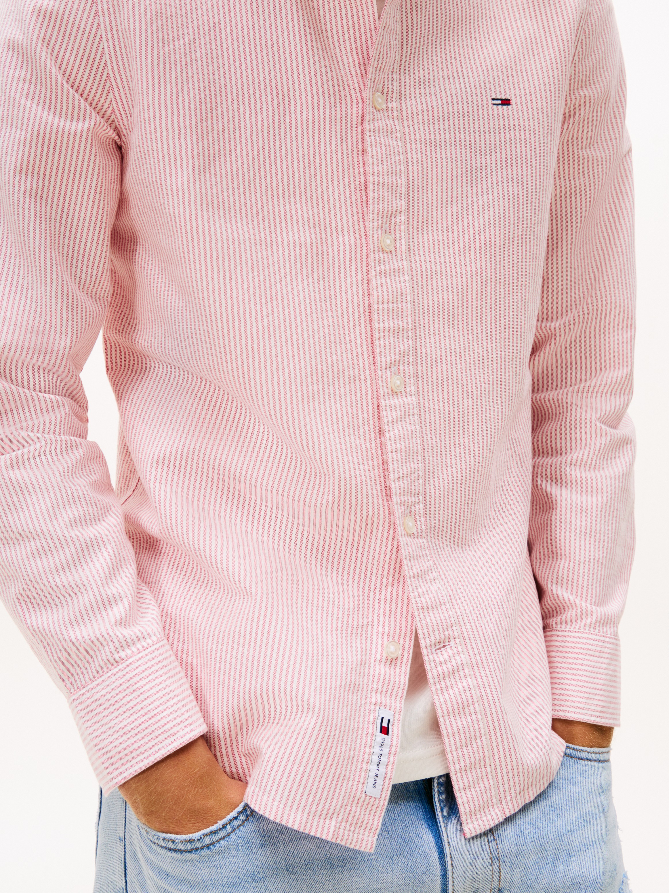 Tommy Jeans Langarmhemd »TJM SLIM STRIPE OXFORD SHIRT EXT«, Mit Button-Down-Kragen
