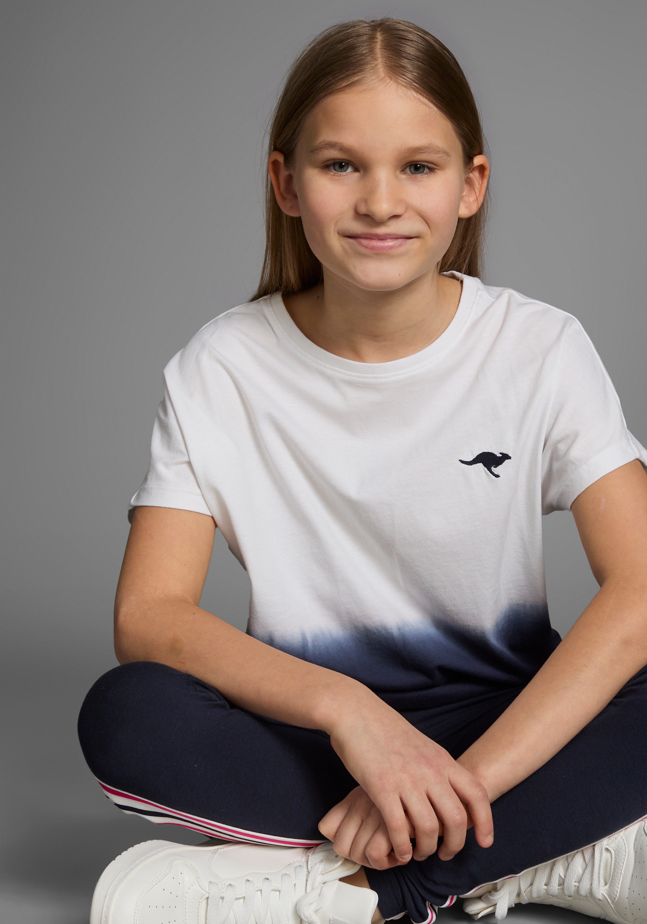 Thumbnail - KangaROOS T-Shirt "mit Farbverlauf und Logodruck" Kurzarm, weite Fledermausärmel, modisches Batikmuster