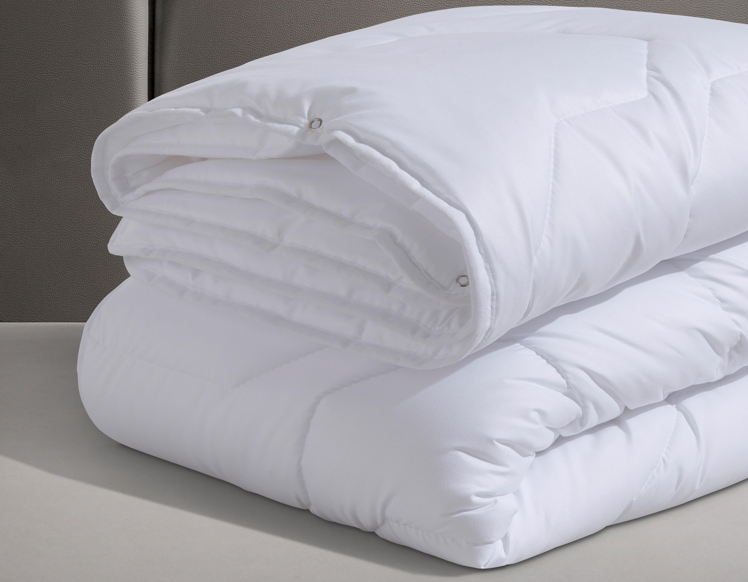 Beco Kunstfaserbettdecke »Bettdecken-Set Rügen, 135x200 oder 155x220 cm, Sommer oder Winter«, 4-Jahreszeiten, Füllung Polyester, Bezug Microfaser, (2 St.), Bettdecke im 2-tlg. Spar-Set!