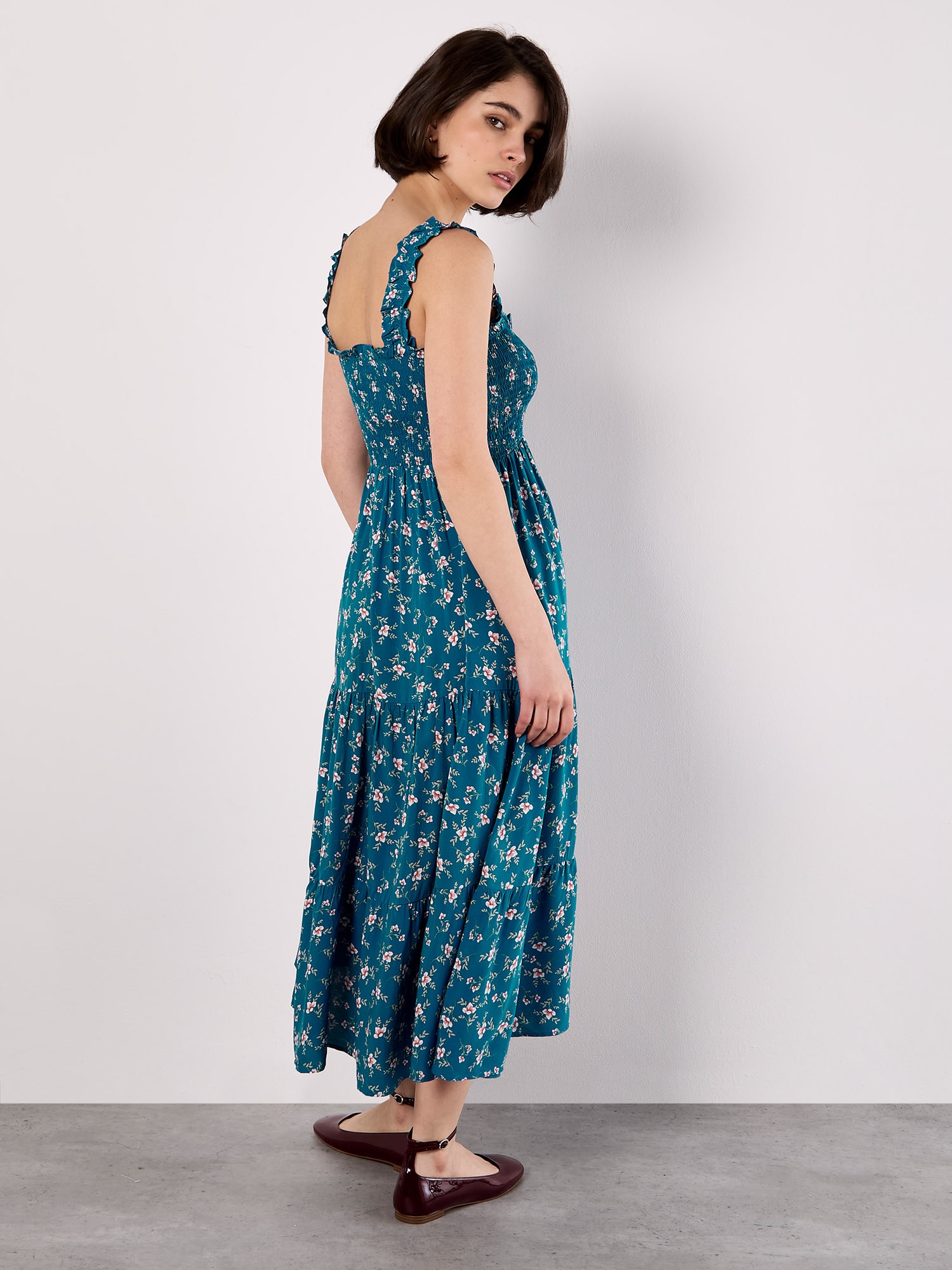 Apricot Midikleid »Gestuftes Kleid mit Orchideenprint« mit Smokdetails