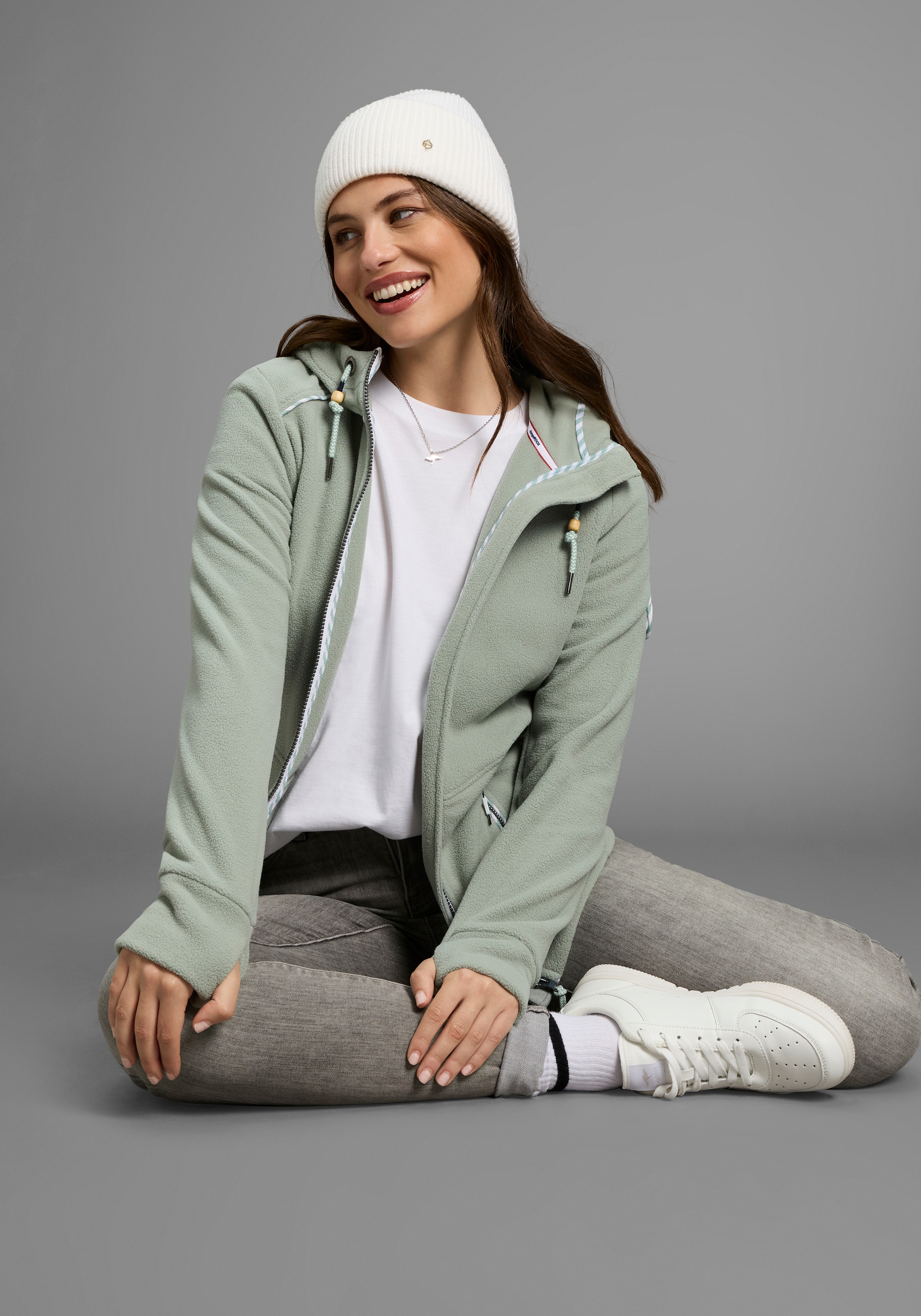 KangaROOS Fleecejacke, mit Kapuze, figurbetonte Passform, mit Kapuze und Kordelzug, Übergangsjacke