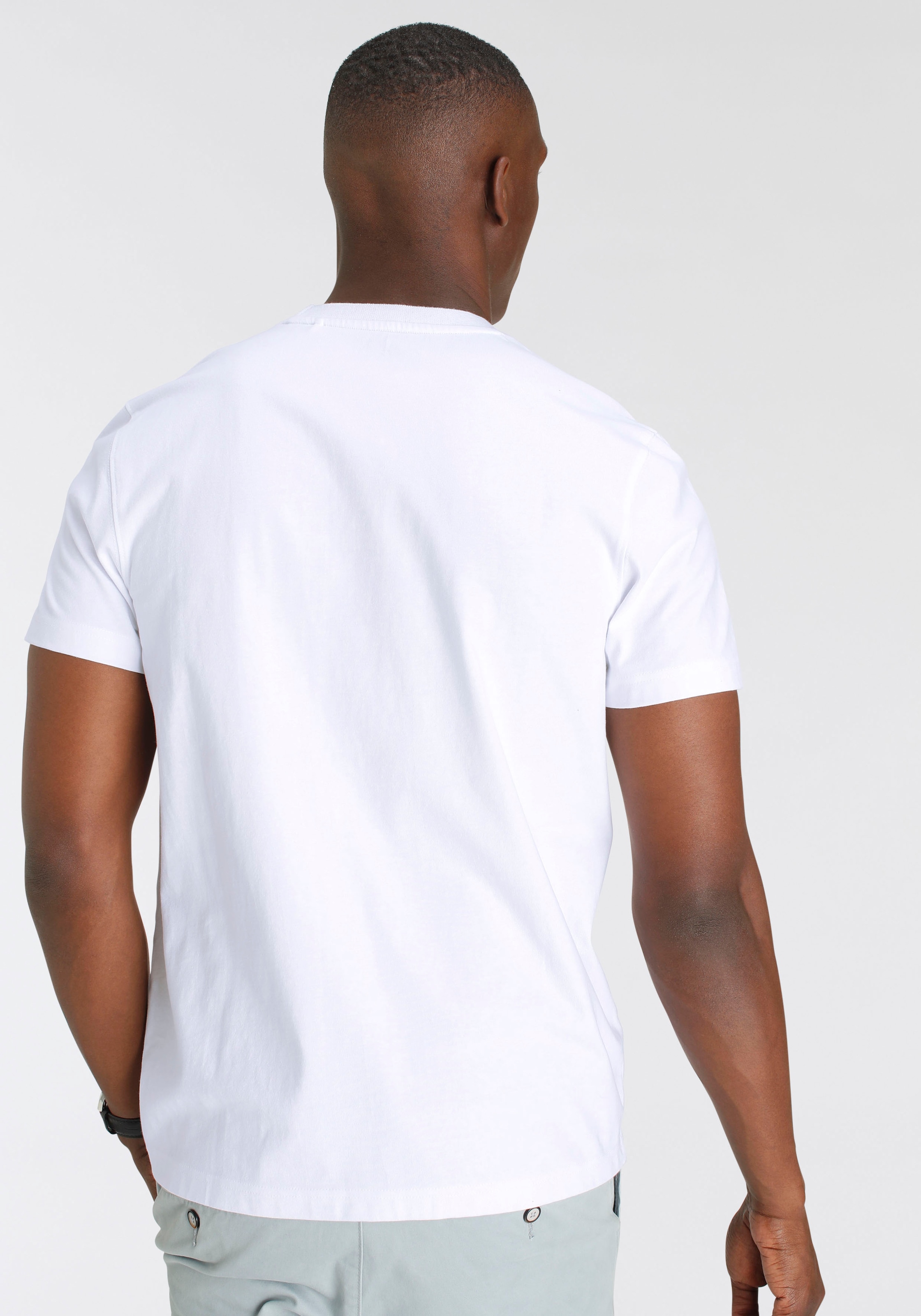 T-Shirt, Brustprint mit und BAUR am MARKE! | kaufen ▷ DELMAO Halsausschnitt-NEUE Schriftzug