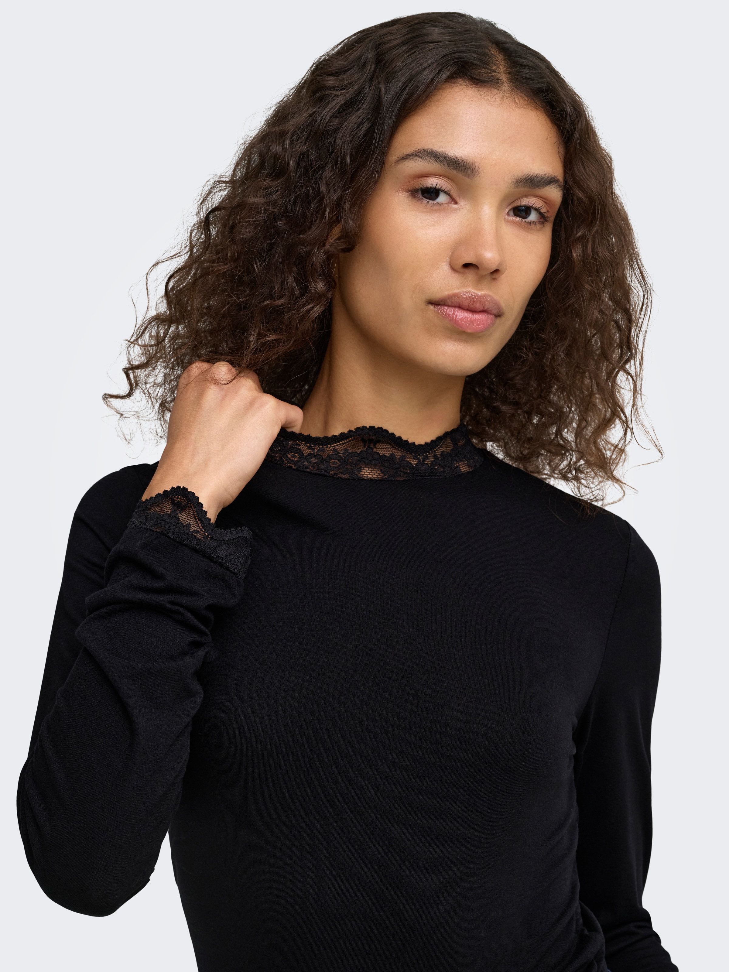 ONLY Langarmshirt »ONLLIV L/S TOP WITH LACE DETAILS CS JRS« Viskosemischung, regular fit
