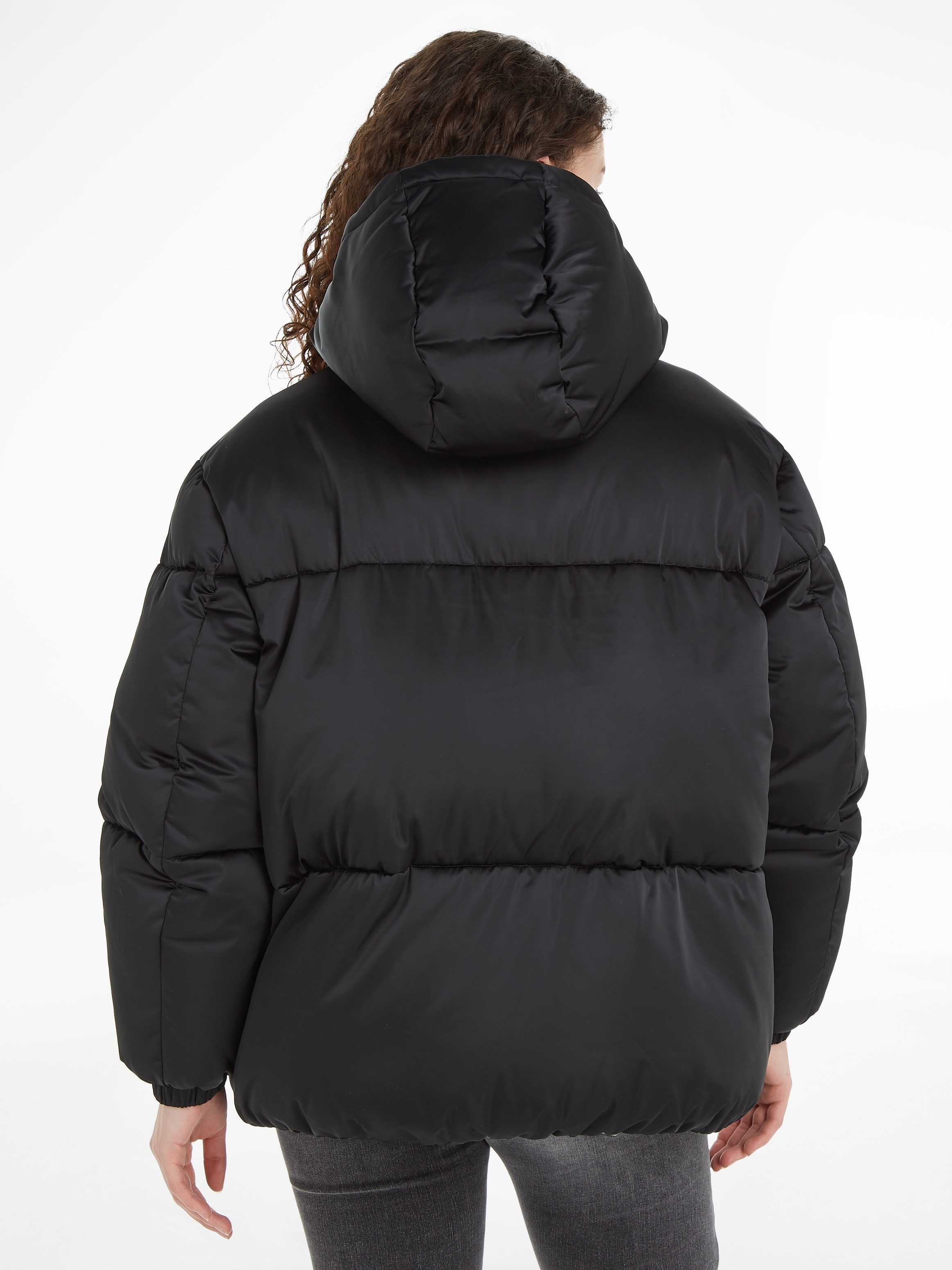 Tommy Jeans Steppjacke »TJW OVR SATIN PUFFER«, mit Kapuze, mit Tommy Jeans Markenlabel