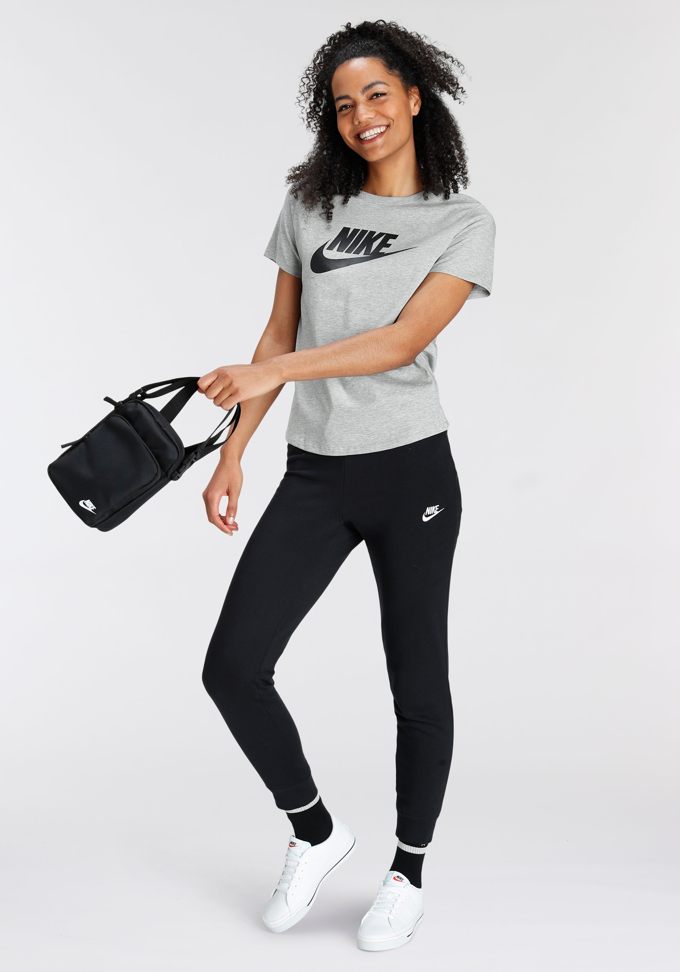 Nike Sportswear T-Shirt »Nike Sportswear Essentials Women's Logo T-Shirt« Basic Damen T-Shirt mit Logo
