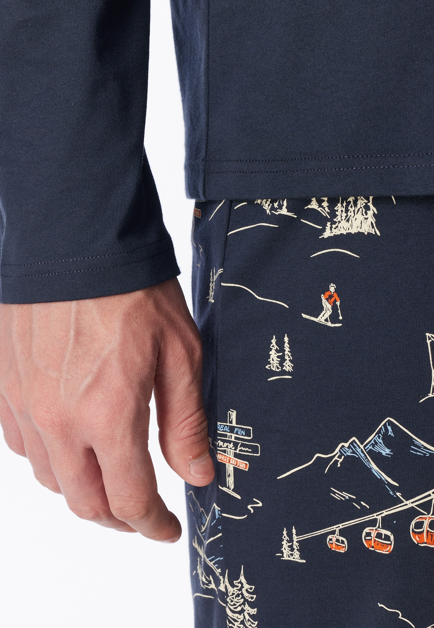 Schiesser Pyjama »Family« 0, 2 mit V-Ausschnitt, Hose mit Allover-Print