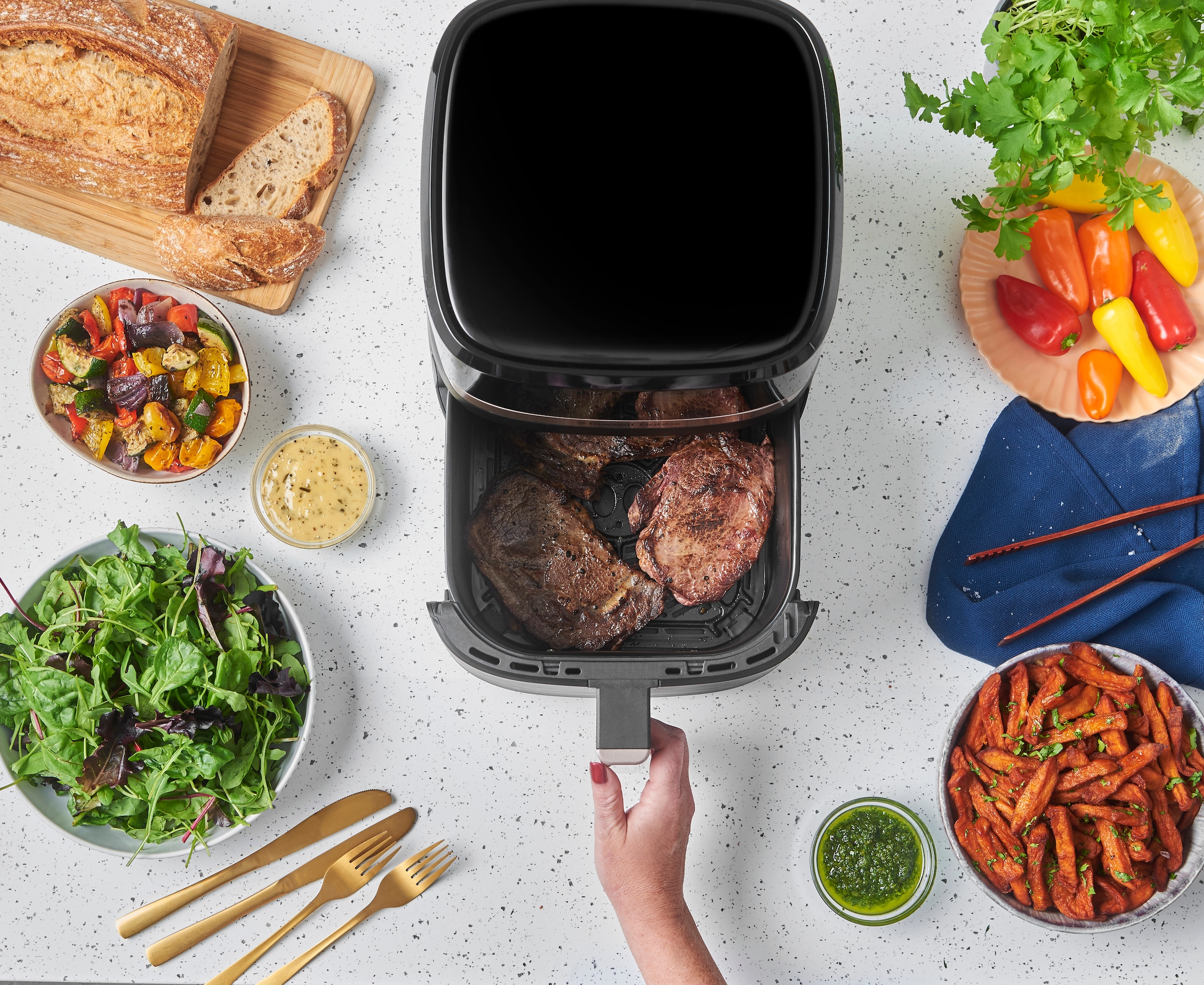 RUSSELL HOBBS Heißluftfritteuse »27620-56 SatisFry, 5L«, 1500 W, Fassungsvermögen 5,5 l, Airfryer–wenig oder kein Öl erforderlich, 9 Programme, 5,5 L