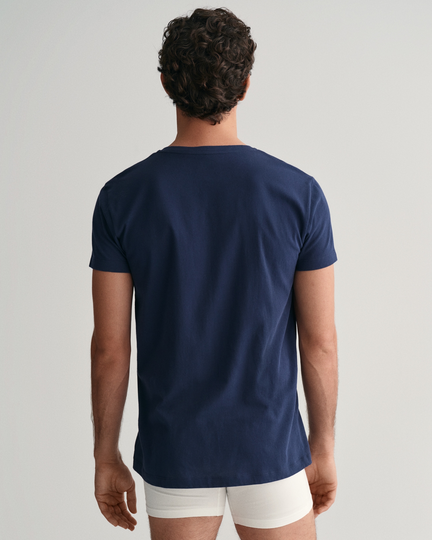 Gant Unterziehshirt »V-NECK T-SHIRT 2-PACK«, (Packung, 2 St., 2er), mit Markenlabel auf der Brust