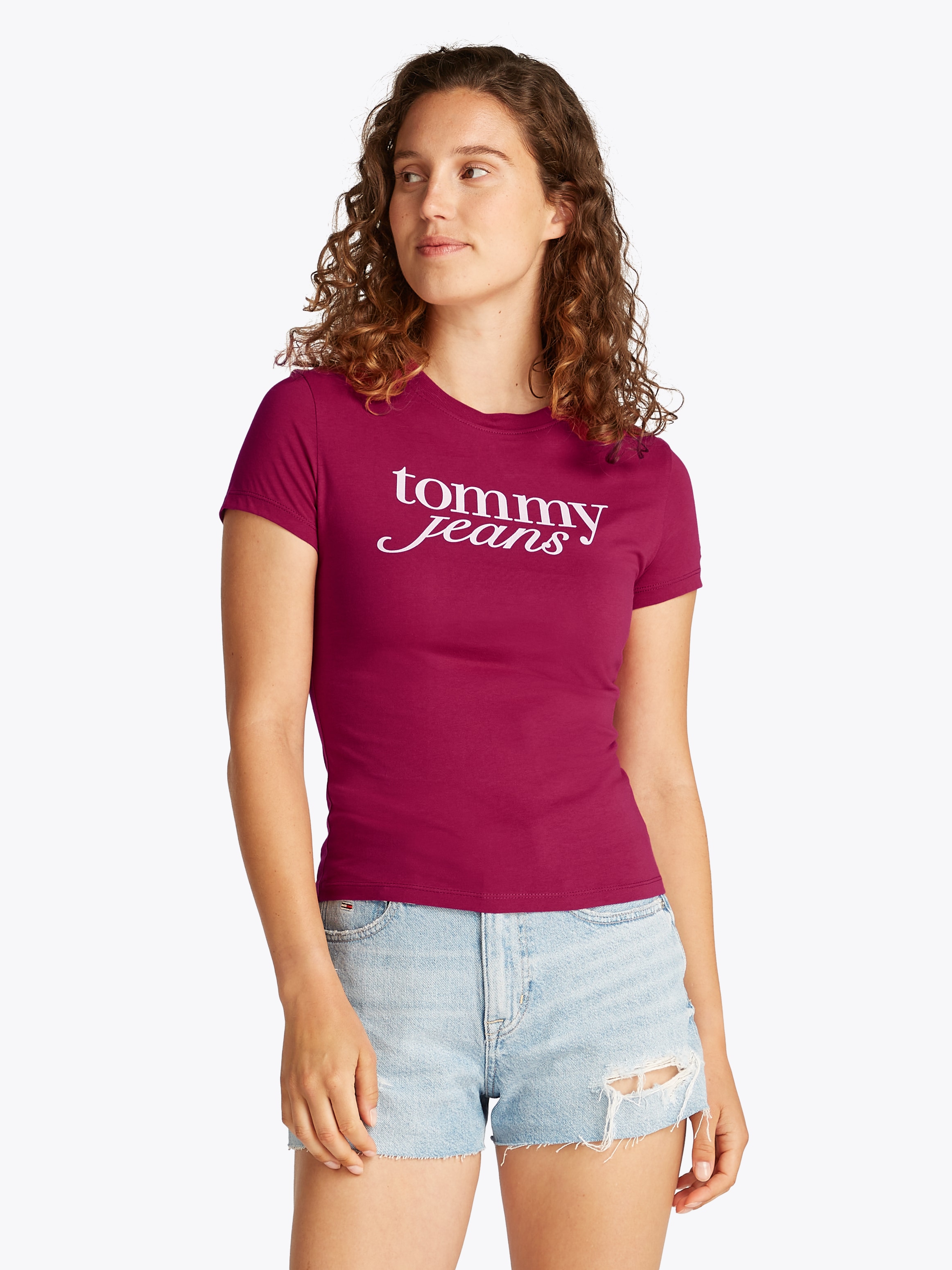 TOMMY JEANS Curve Rundhalsshirt »Shirt TJW SLIM ESSENTIAL«, in Großen Größen, Logo-Print auf Brusthöhe,...