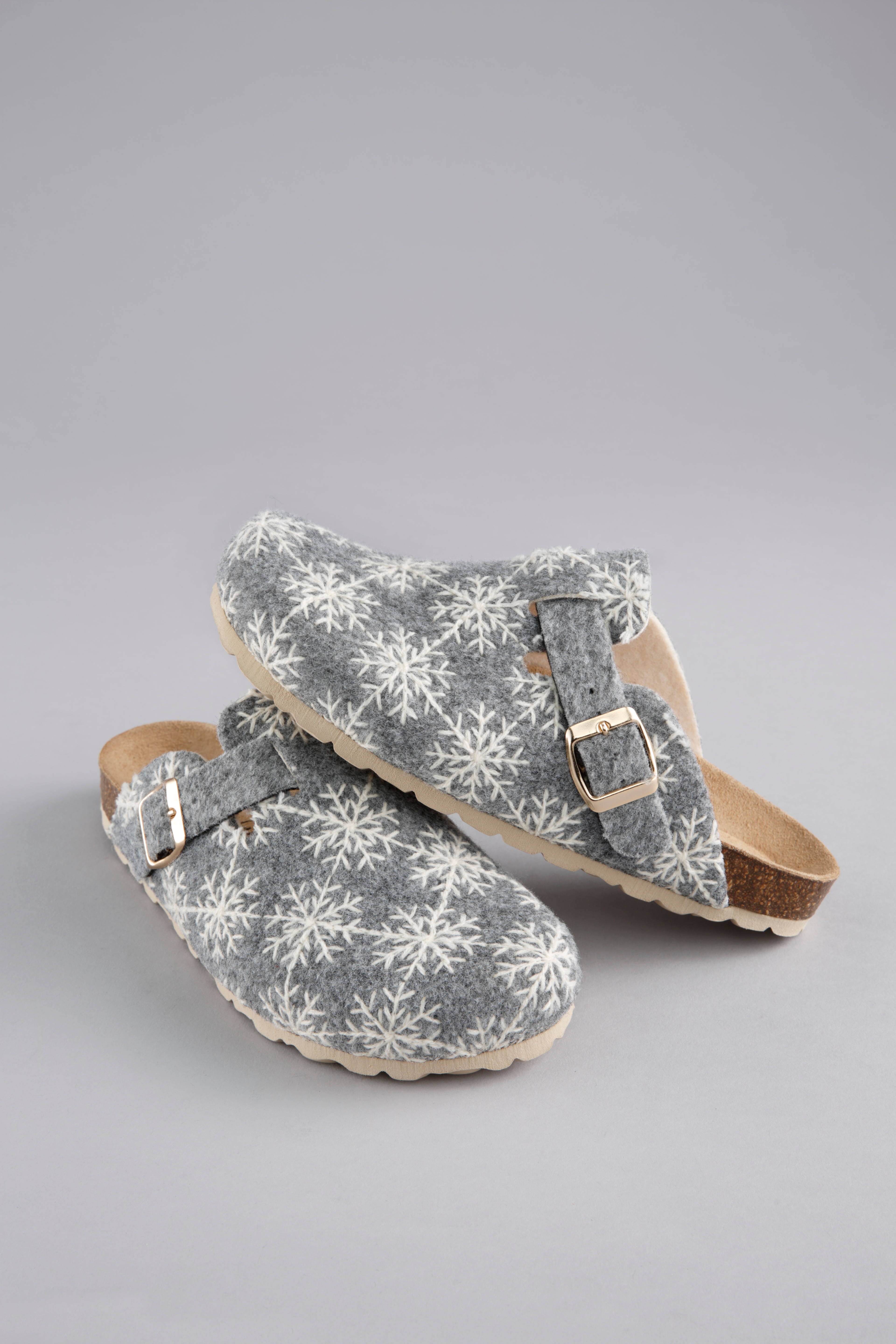 Aniston SHOES Clog Clog, Hausschuh, Homeslipper, verstellbare Schnalle