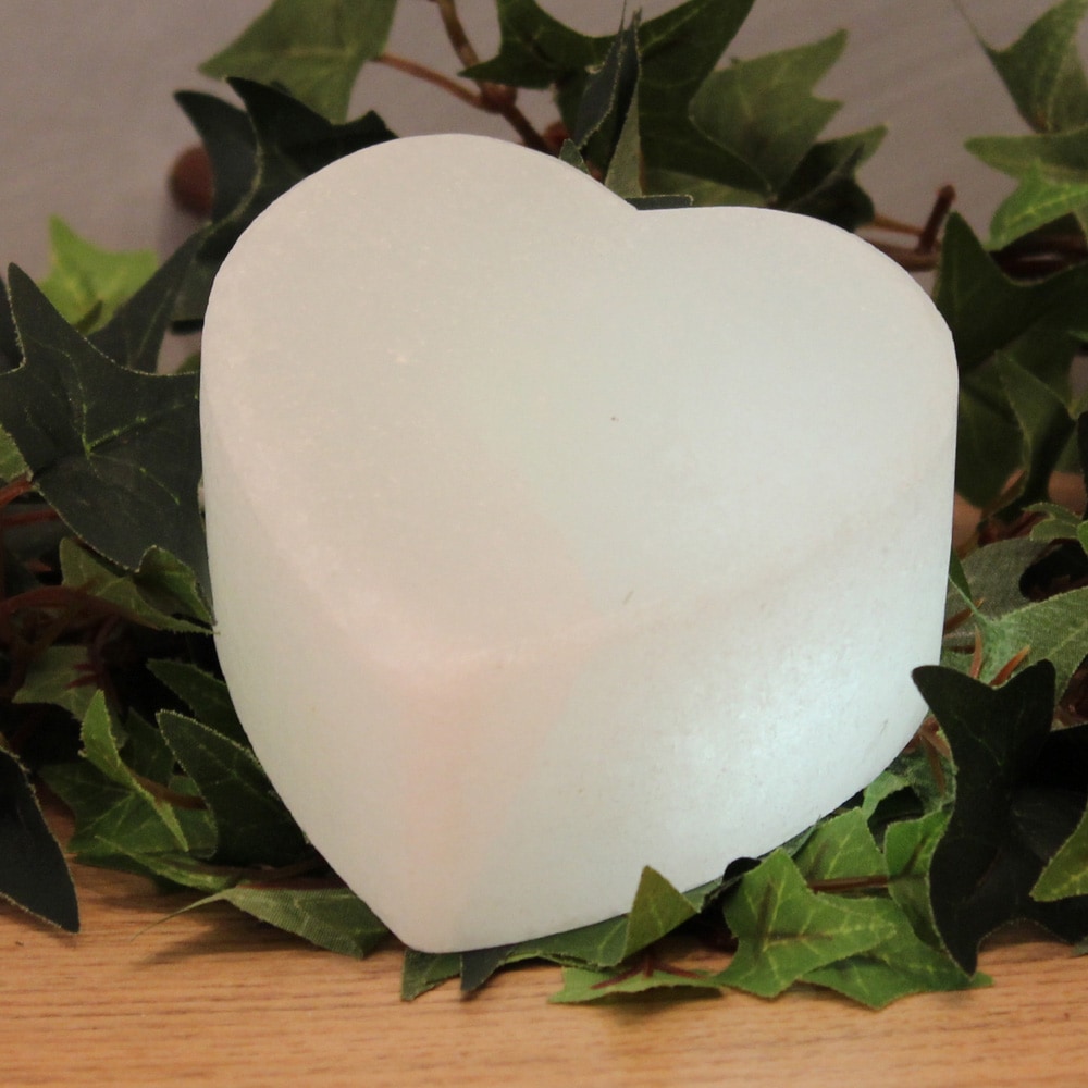 HIMALAYA SALT DREAMS Salzkristall-Tischlampe »Herz«, Leuchtmittel LED-Modul | LED wechselbar, Handgefertigt aus Salzkristall - jeder Stein ein Unikat, H: ca.6 cm