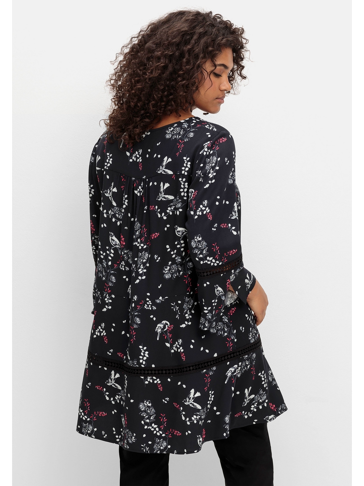 Sheego Longtunika »Große Größen«, mit floralem Print und Lochmusterdetails