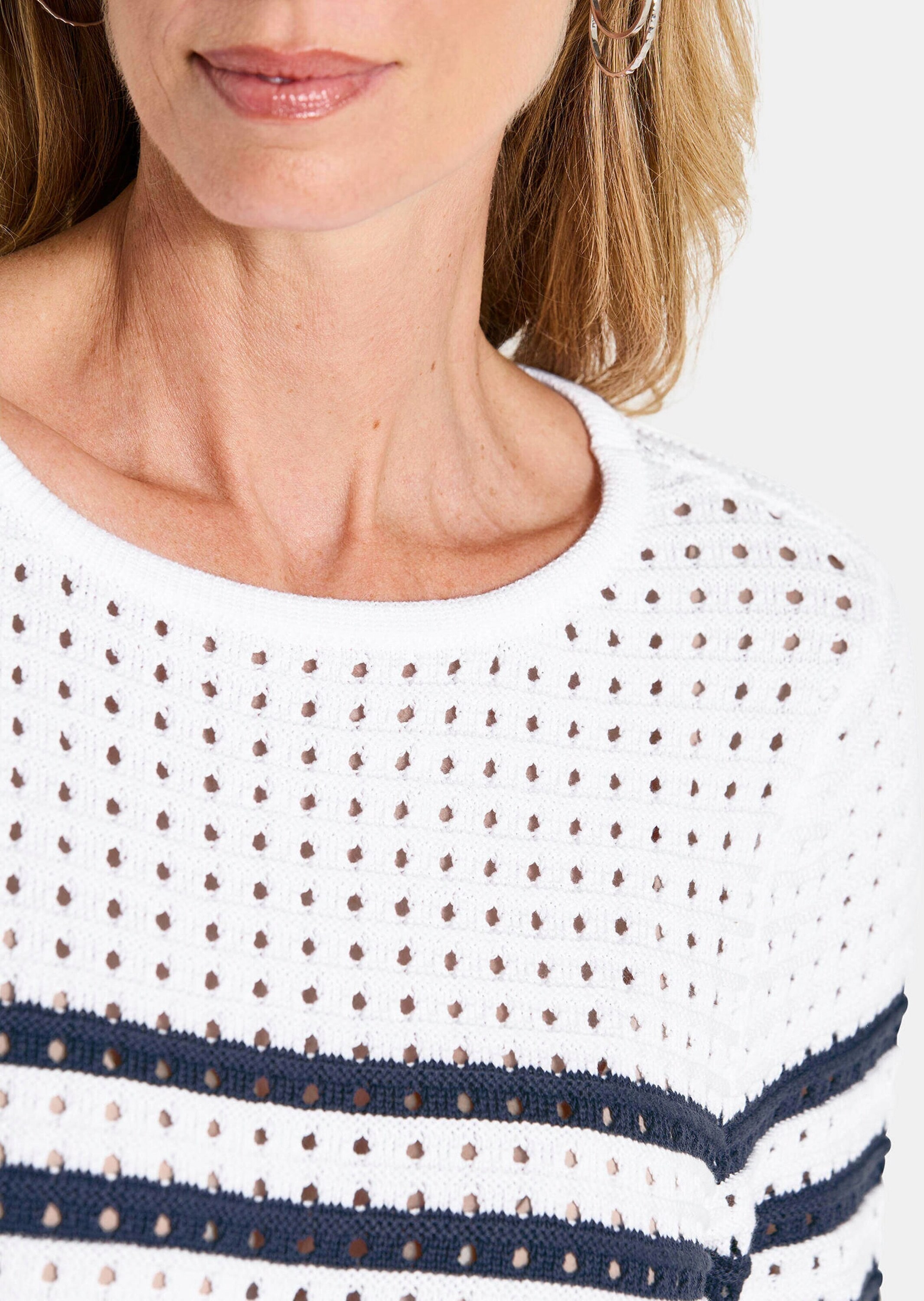 GOLDNER Rundhalspullover »Kurzgröße Ajourpullover mit Streifenmuster« modisches Lochmuster mit  Ringel