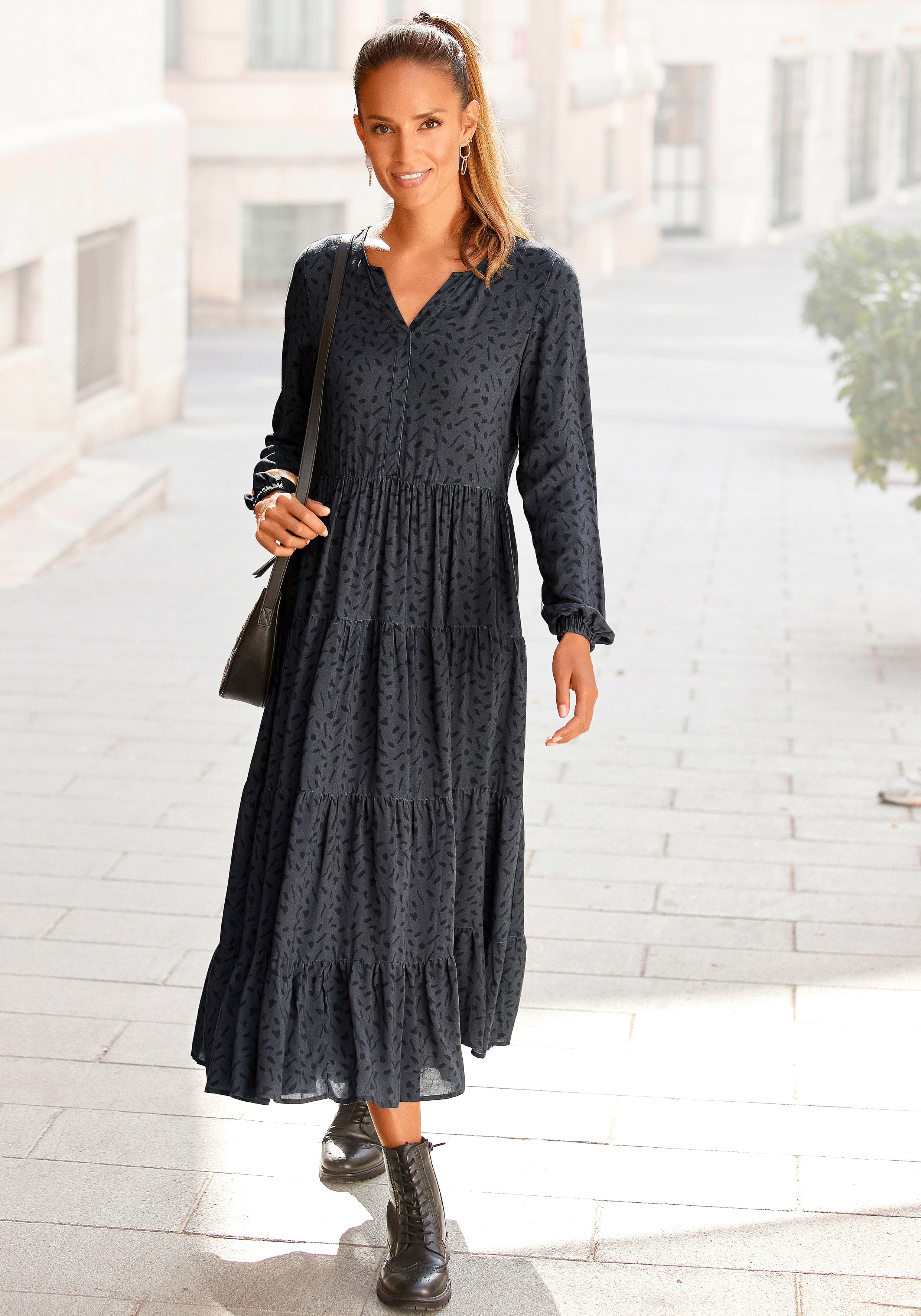 LASCANA Maxikleid "mit Animalprint und Volants aus gewebter Viskose, locker bequemer Look" Langärmliges Webkleid, Sommerkleid, Kaftankleid mit weitem Rockteil