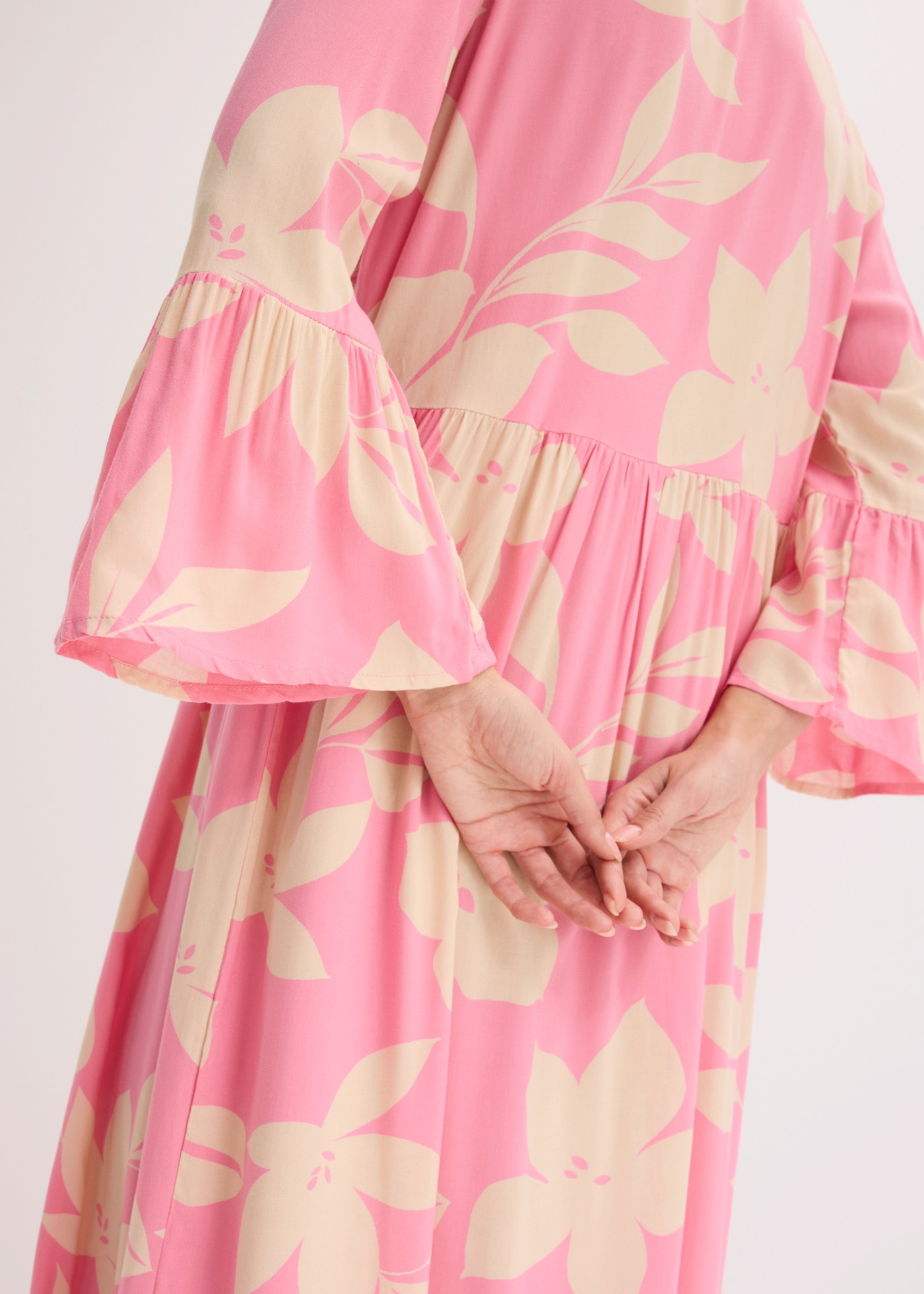 bonprix Maxikleid »Maxikleid aus fließender Viskose« für modischen Auftritt, aus Viskose, A-Linie, 3/4-Ärmel